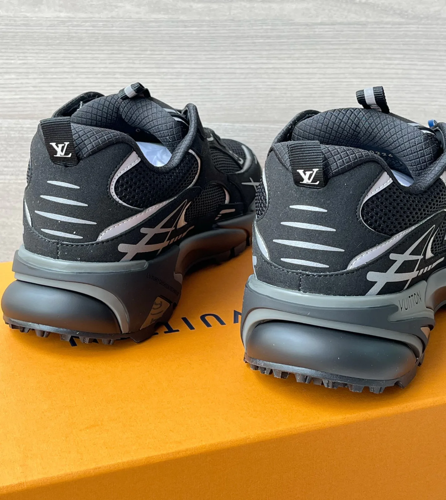 Men's Sneakers LOUIS VUITTON 17972104