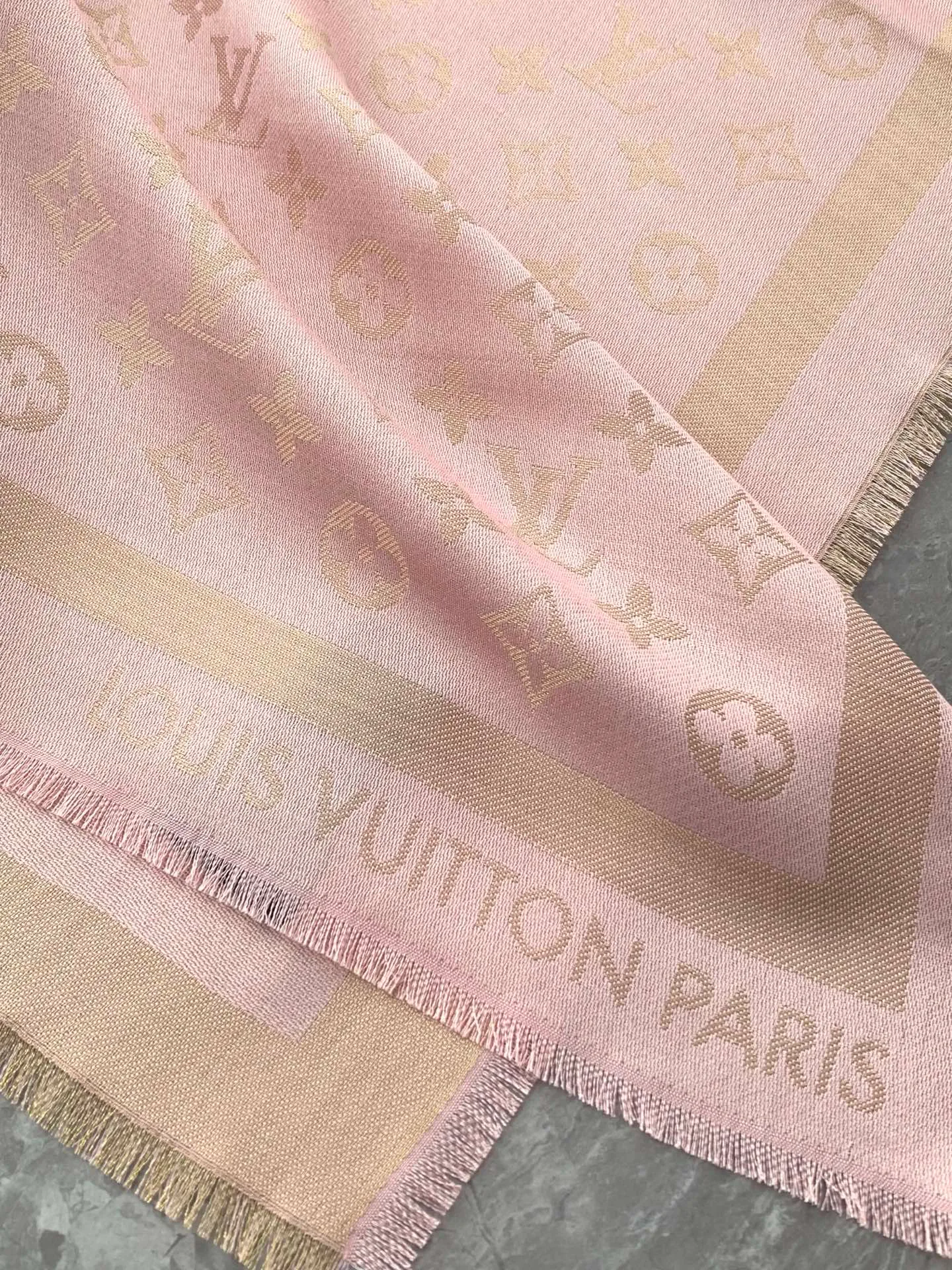 Scarves LOUIS VUITTON 17925782