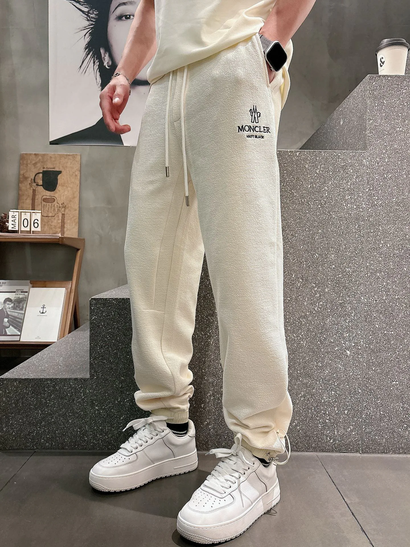 Брюки Мужские Moncler 18596893