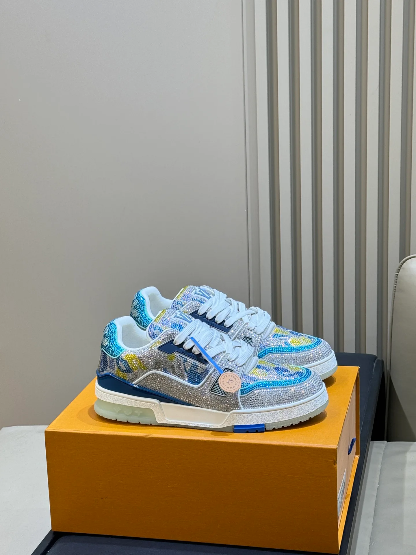 Women's Sneakers LOUIS VUITTON 18073565