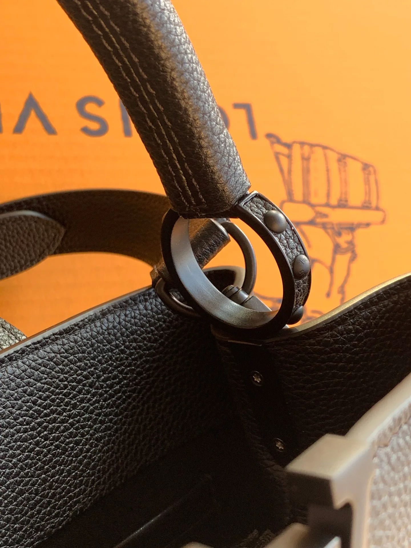 Women's Classic Handbags LOUIS VUITTON 18521004