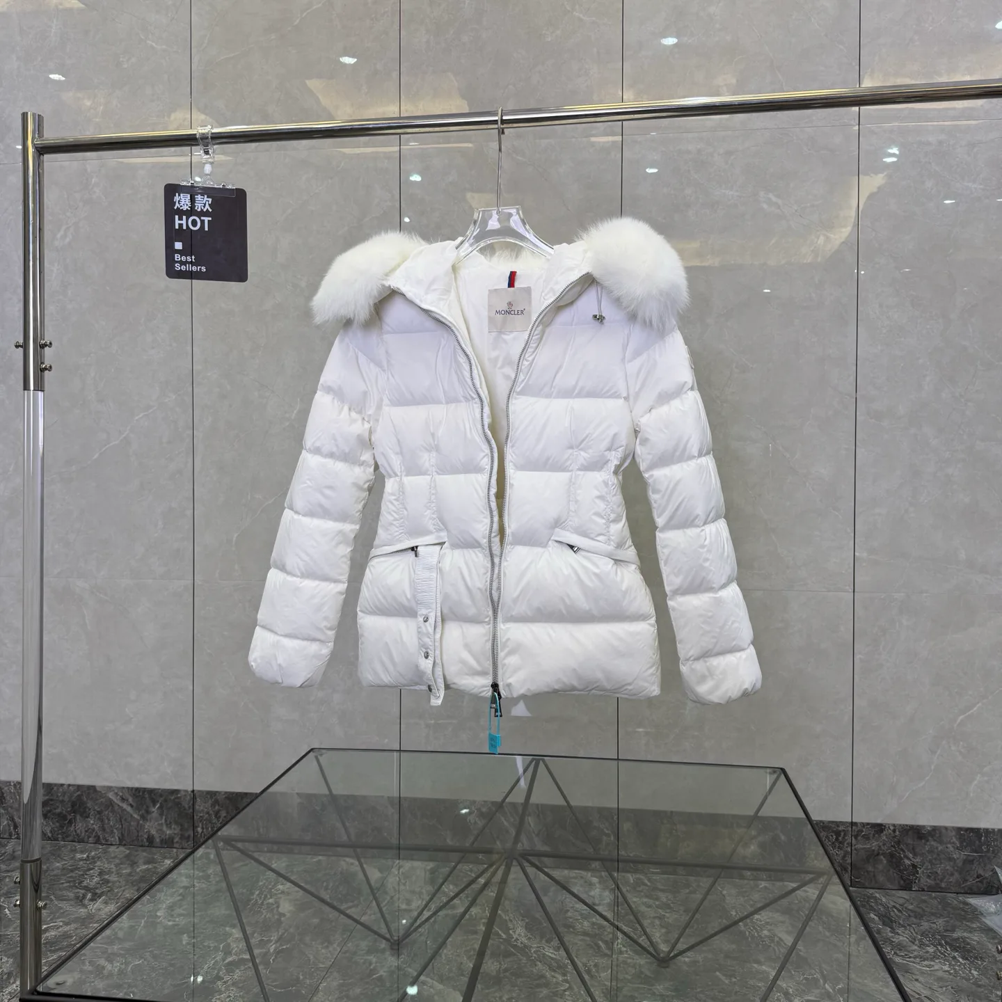 Women's Jackets And Down Jackets MONCLER 17949894