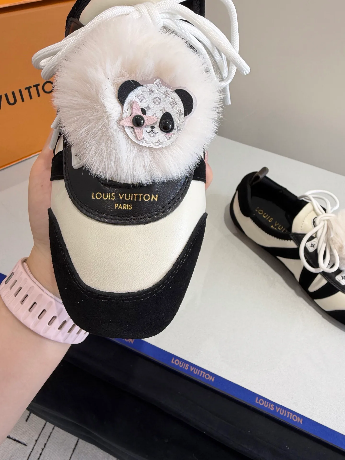 Women's Sneakers LOUIS VUITTON 17793889
