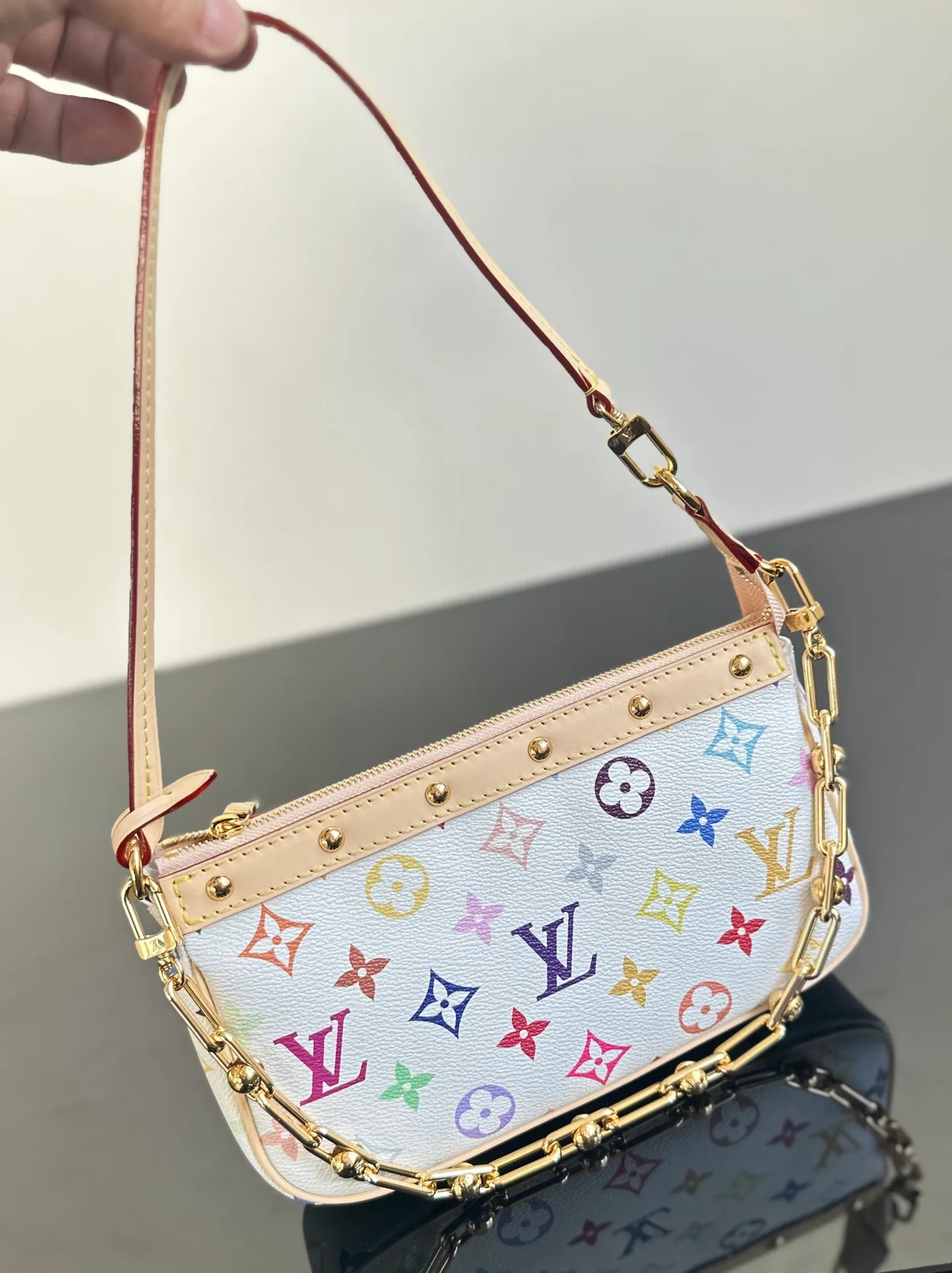 Women's Classic Handbags LOUIS VUITTON 18376445