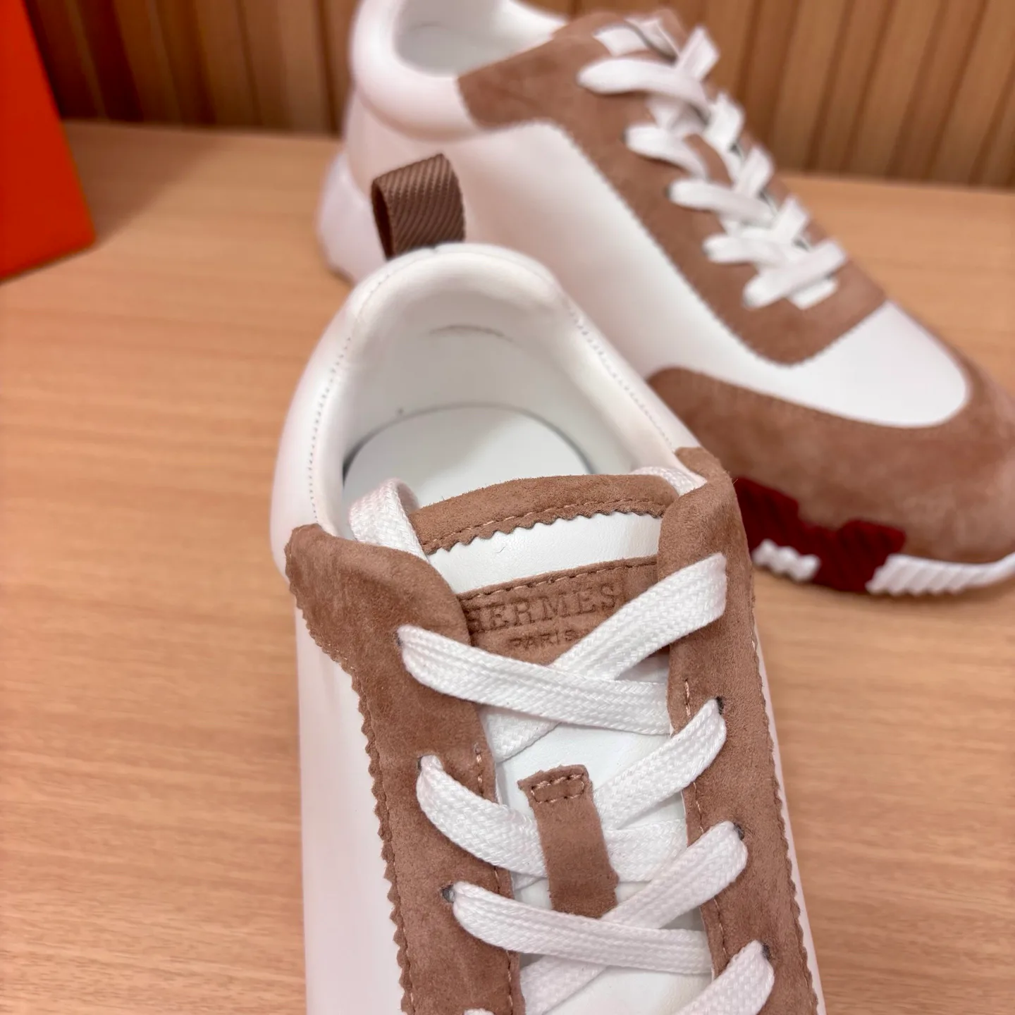 Women's Sneakers LOUIS VUITTON 18438925