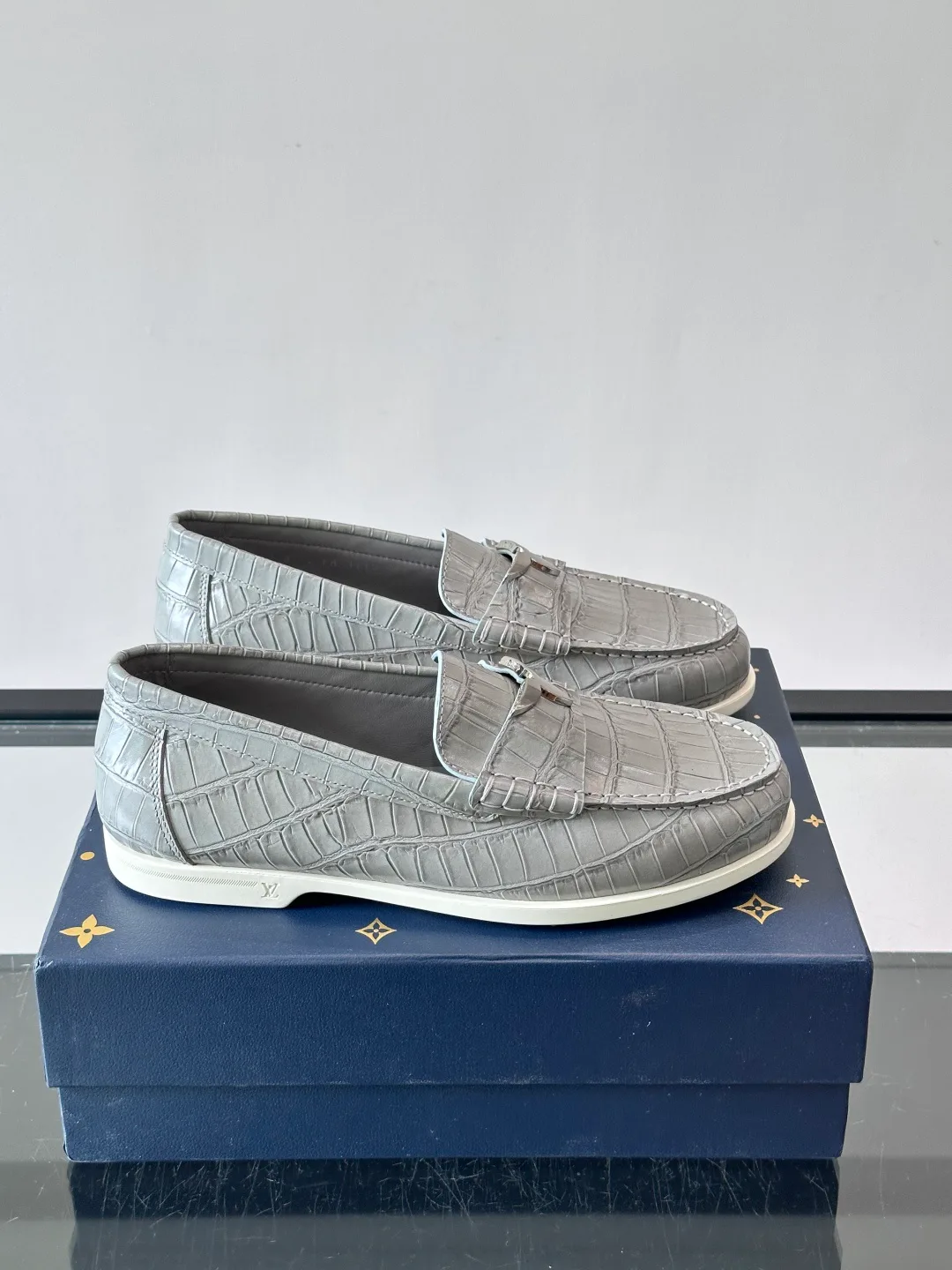 Men's Loafers And Dress Shoes LOUIS VUITTON 18118561