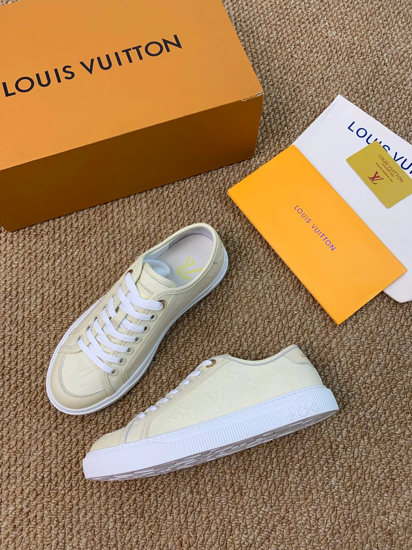 Women's Sneakers LOUIS VUITTON 17545207