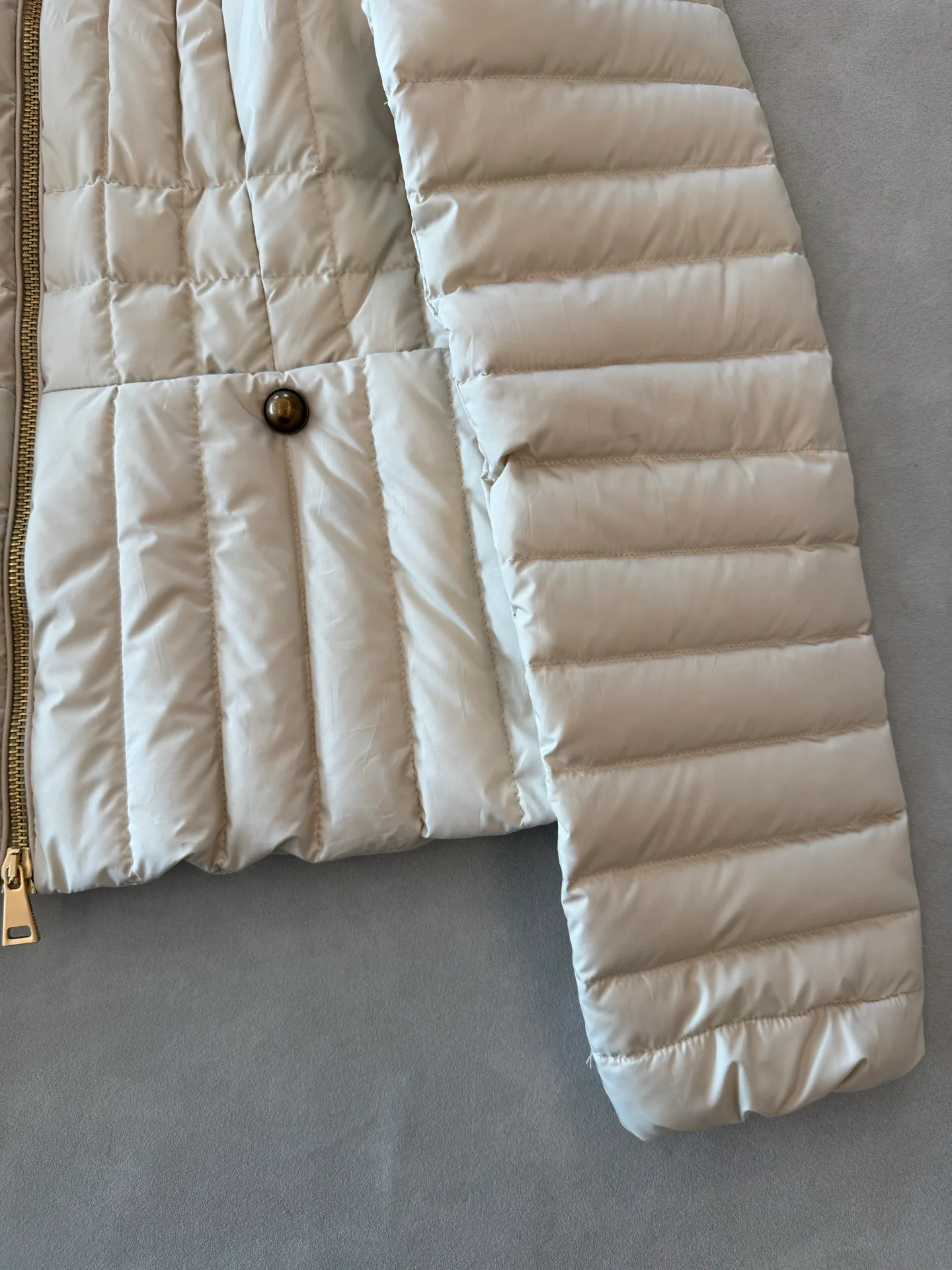 Women's Jackets And Down Jackets MONCLER 18491949
