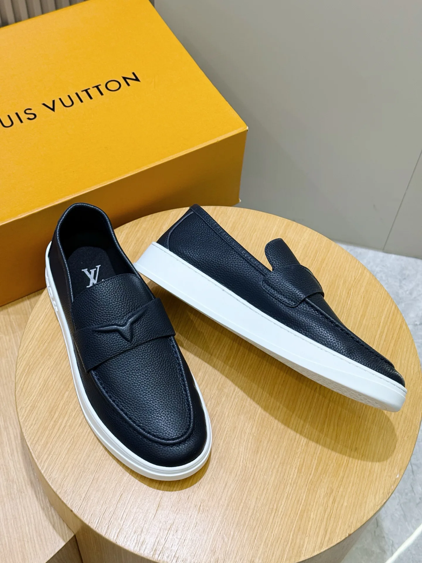 Women's Loafers And Moccasins LOUIS VUITTON 17941012