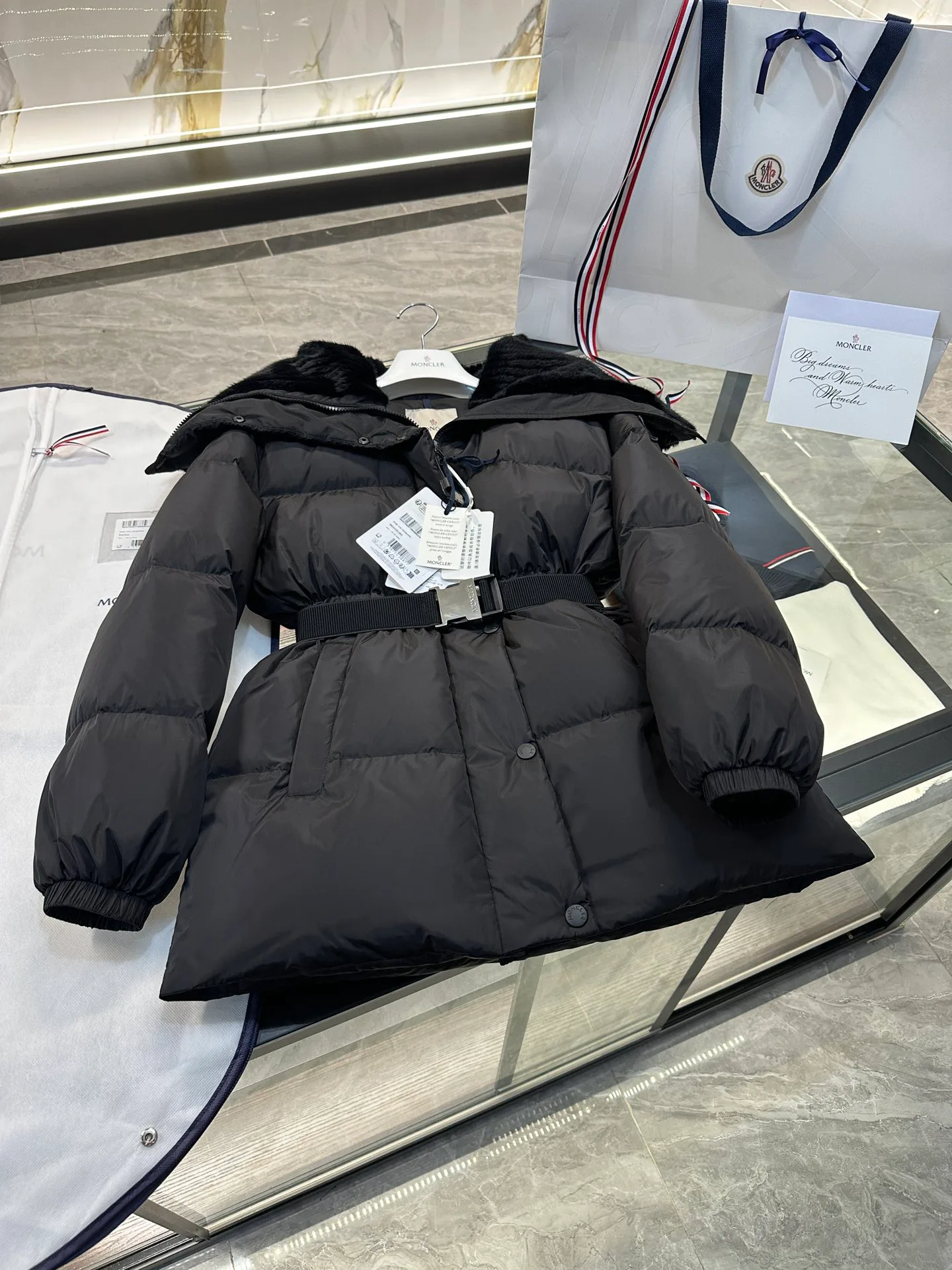 Куртки И Пуховики Женские Moncler 18606714