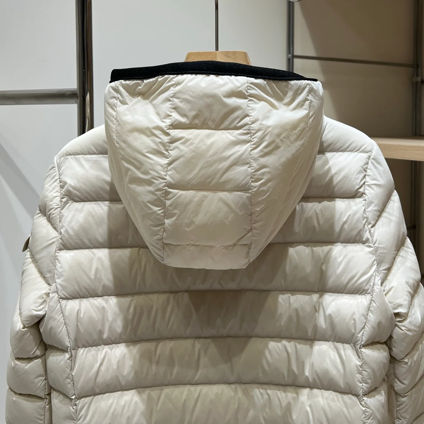 Women's Jackets And Down Jackets MONCLER 18336958