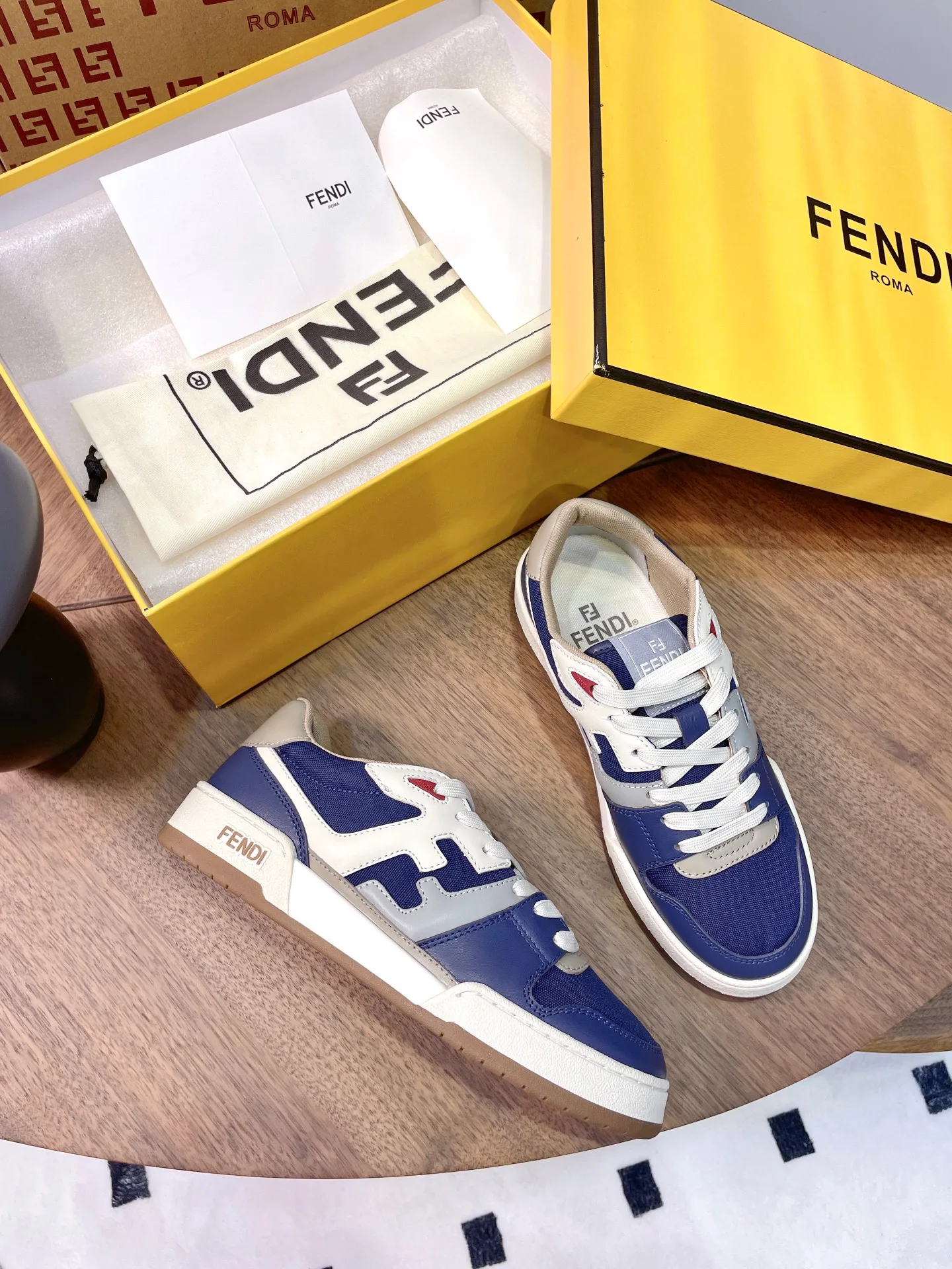 Women's Sneakers FENDI 17957373