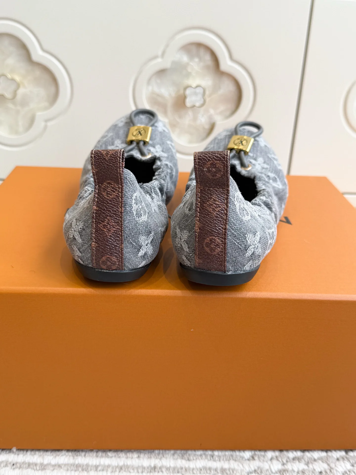 Women's Ballet Flats LOUIS VUITTON 18414281