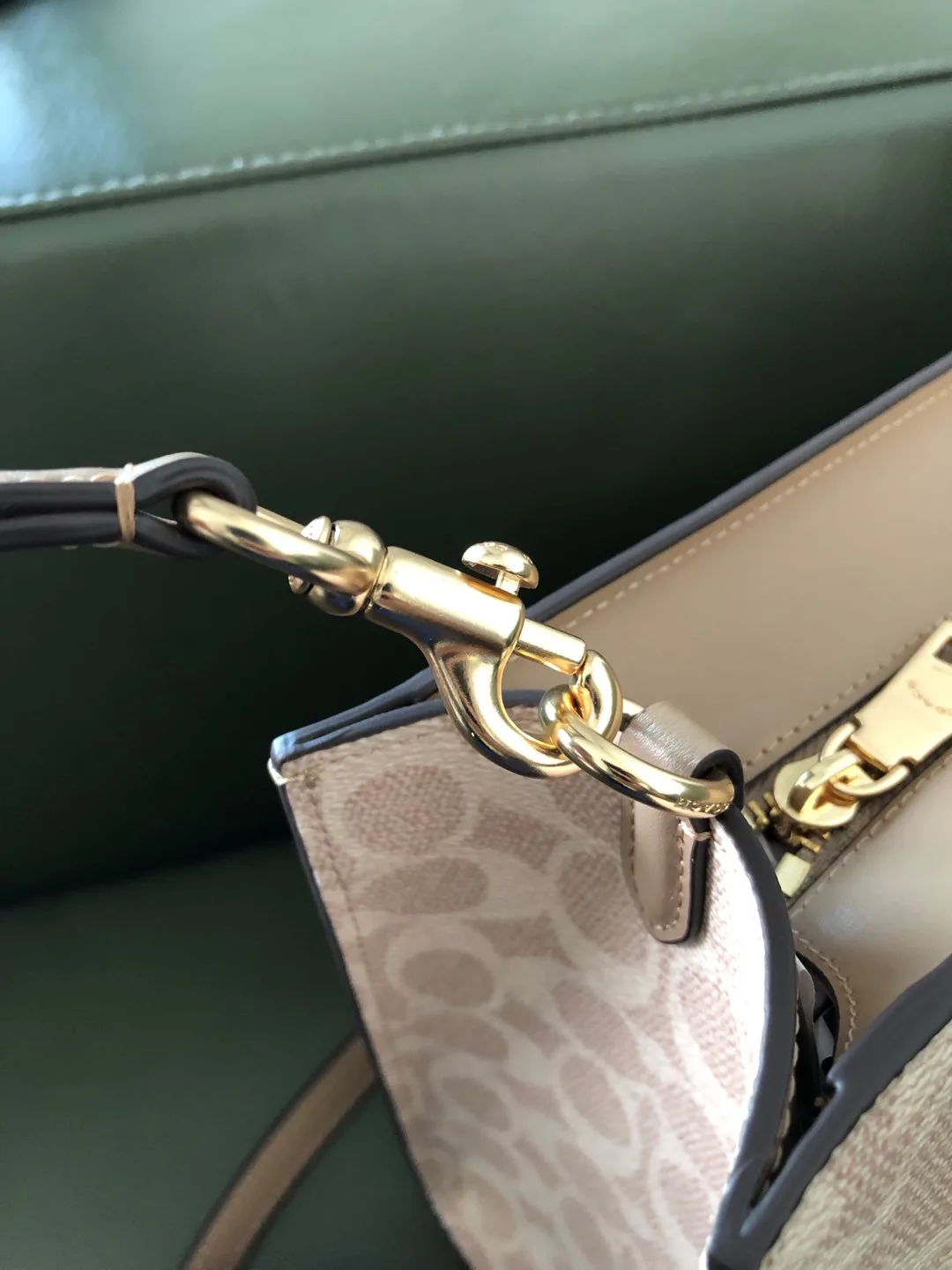 Women's Classic Handbags COACH 17960975