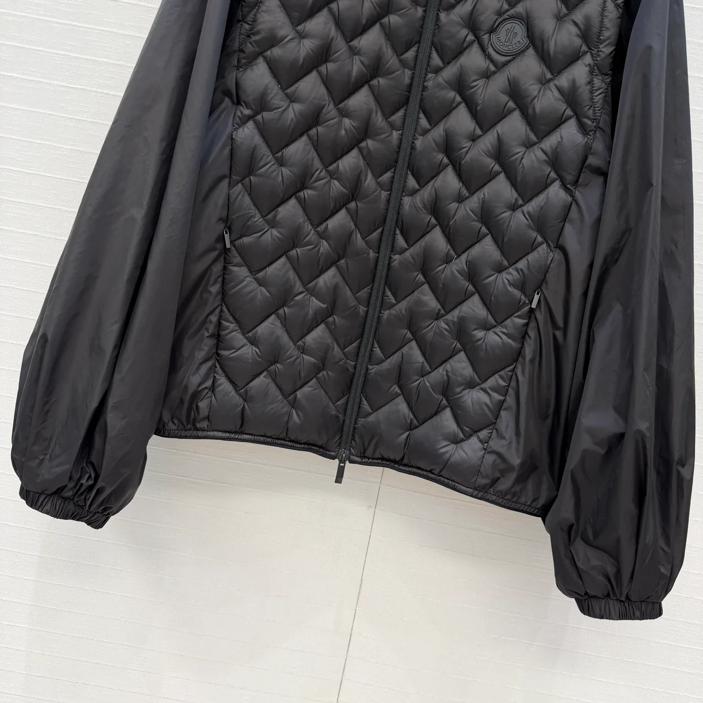 Women's Jackets And Down Jackets MONCLER 18023544