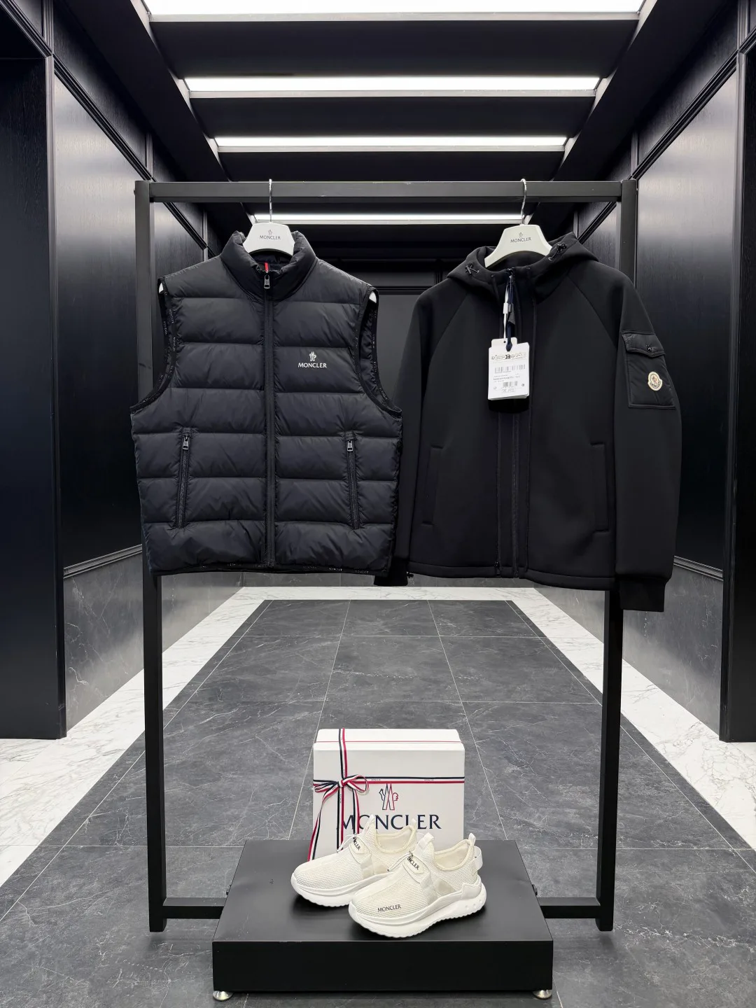 Men's Jackets And Down Jackets MONCLER 18007864