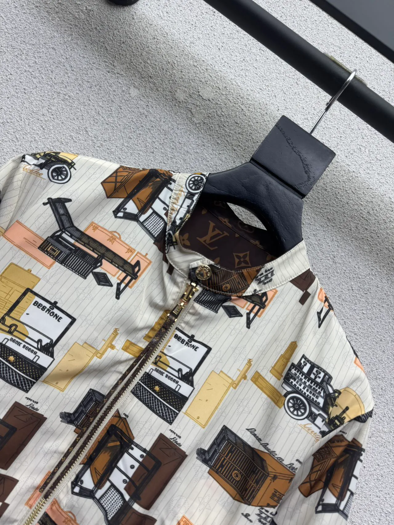 Куртки И Пуховики Женские Louis Vuitton 18680838