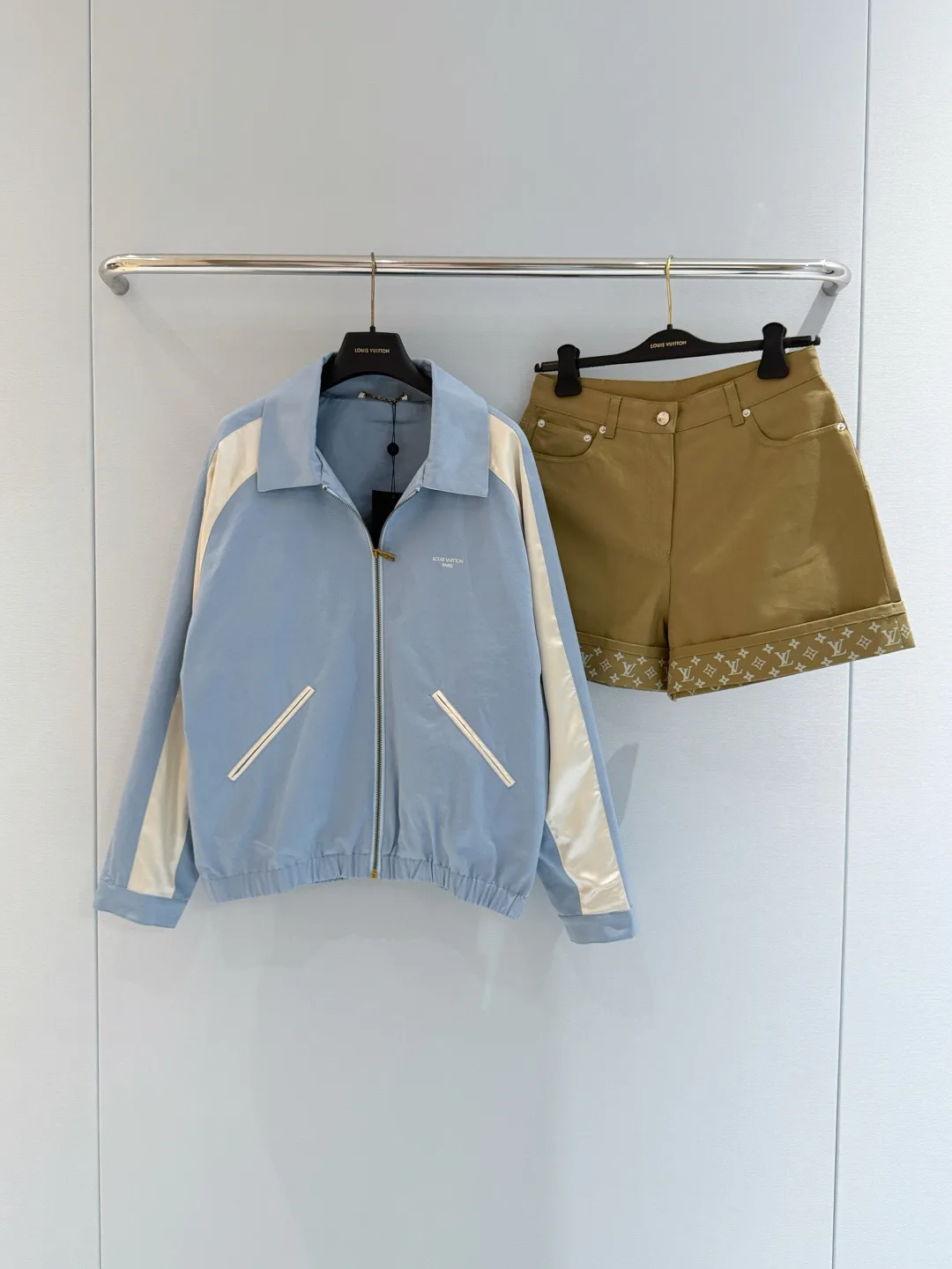 Women's Jackets And Down Jackets LOUIS VUITTON 17218081