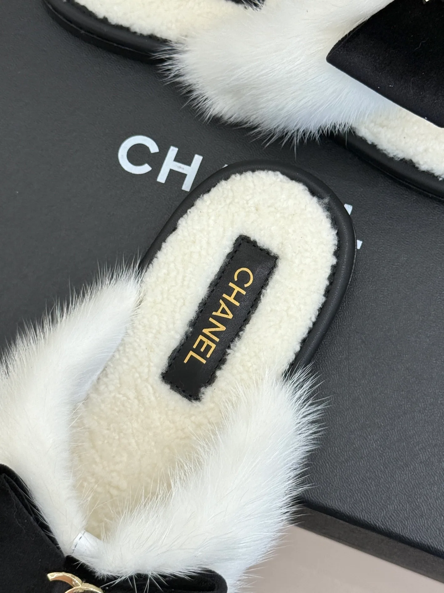 Women's Flip-Flops CHANEL 17827555