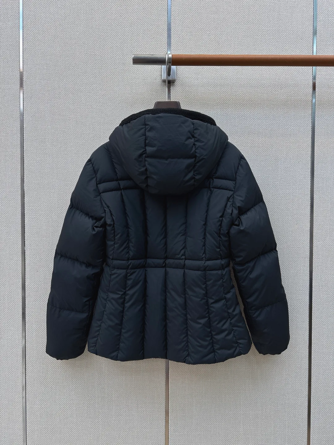 Women's Jackets And Down Jackets MONCLER 18015562