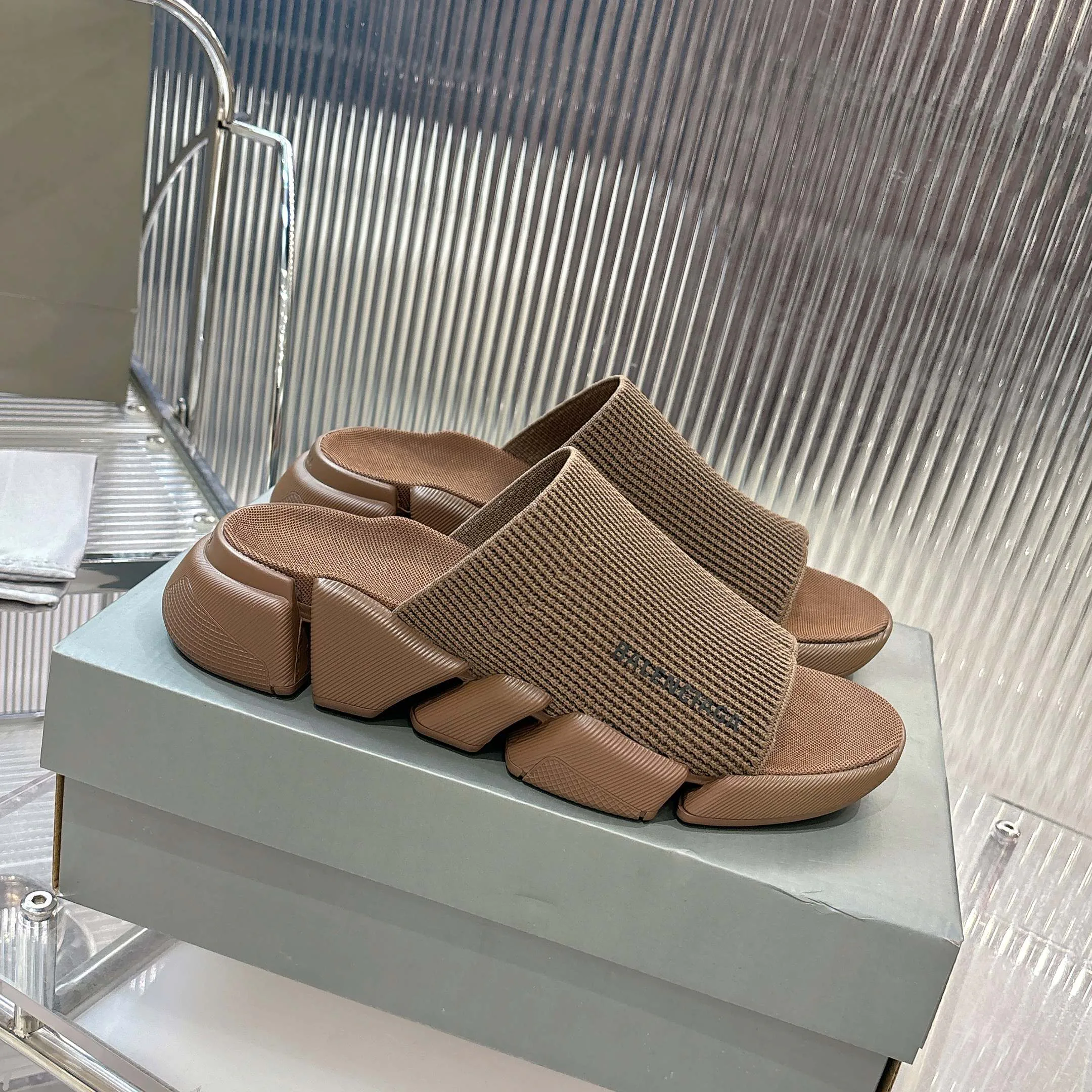 Women's Flip-Flops BALENCIAGA 17182654