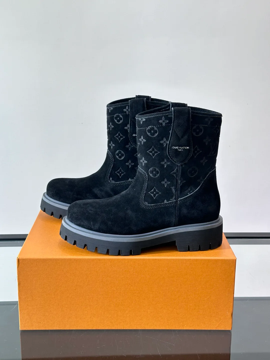 Men's Ankle Boots LOUIS VUITTON 18102793
