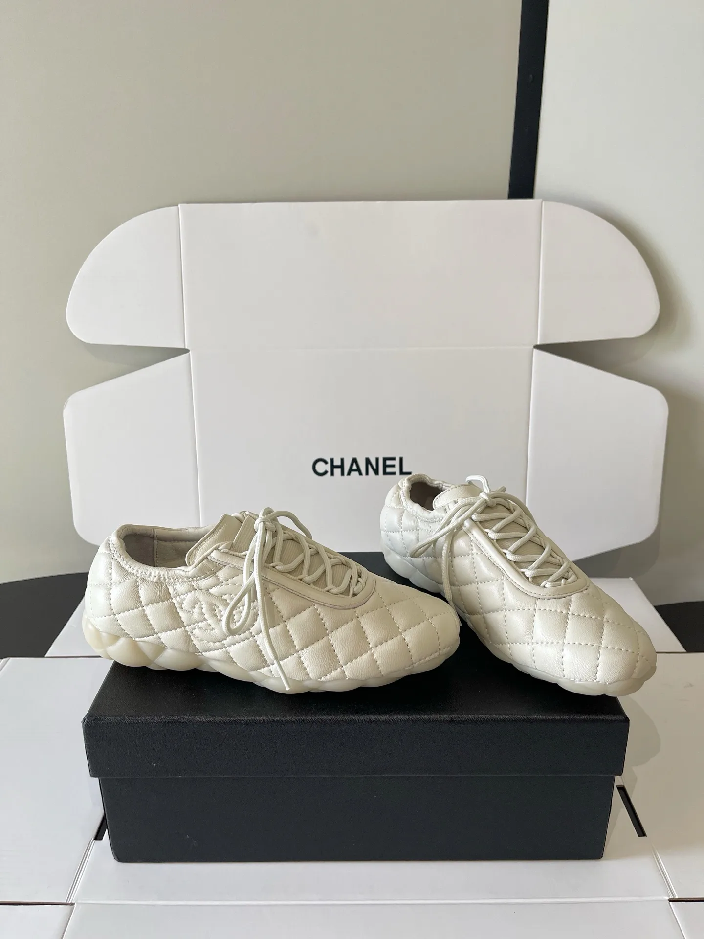 Women's Sneakers CHANEL 18437955