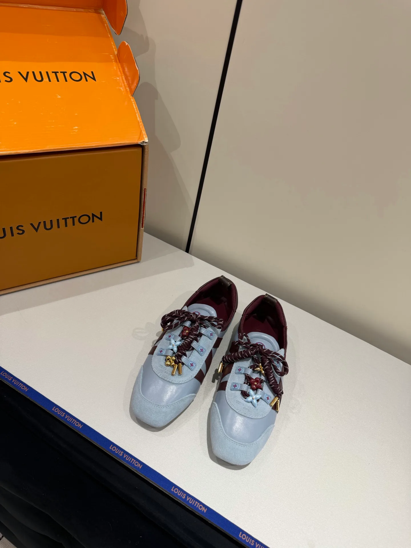 Women's Sneakers LOUIS VUITTON 17934902