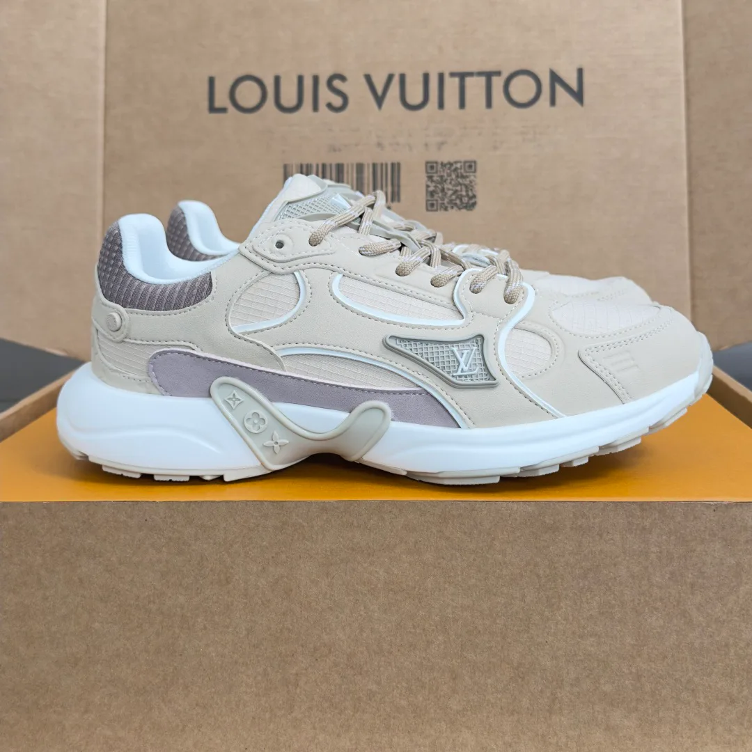 Women's Sneakers LOUIS VUITTON 18463937