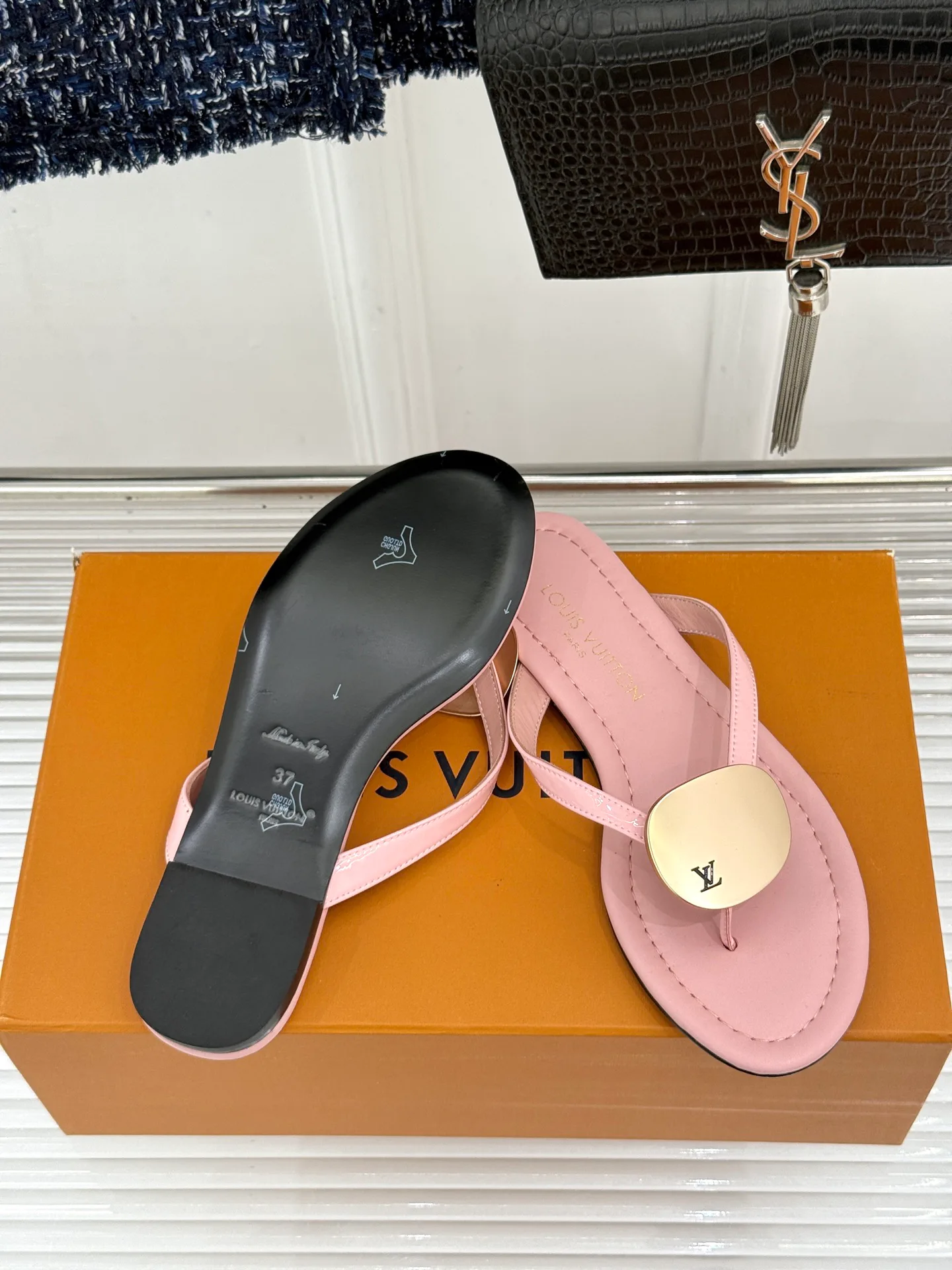 Women's Flip-Flops LOUIS VUITTON 17596993