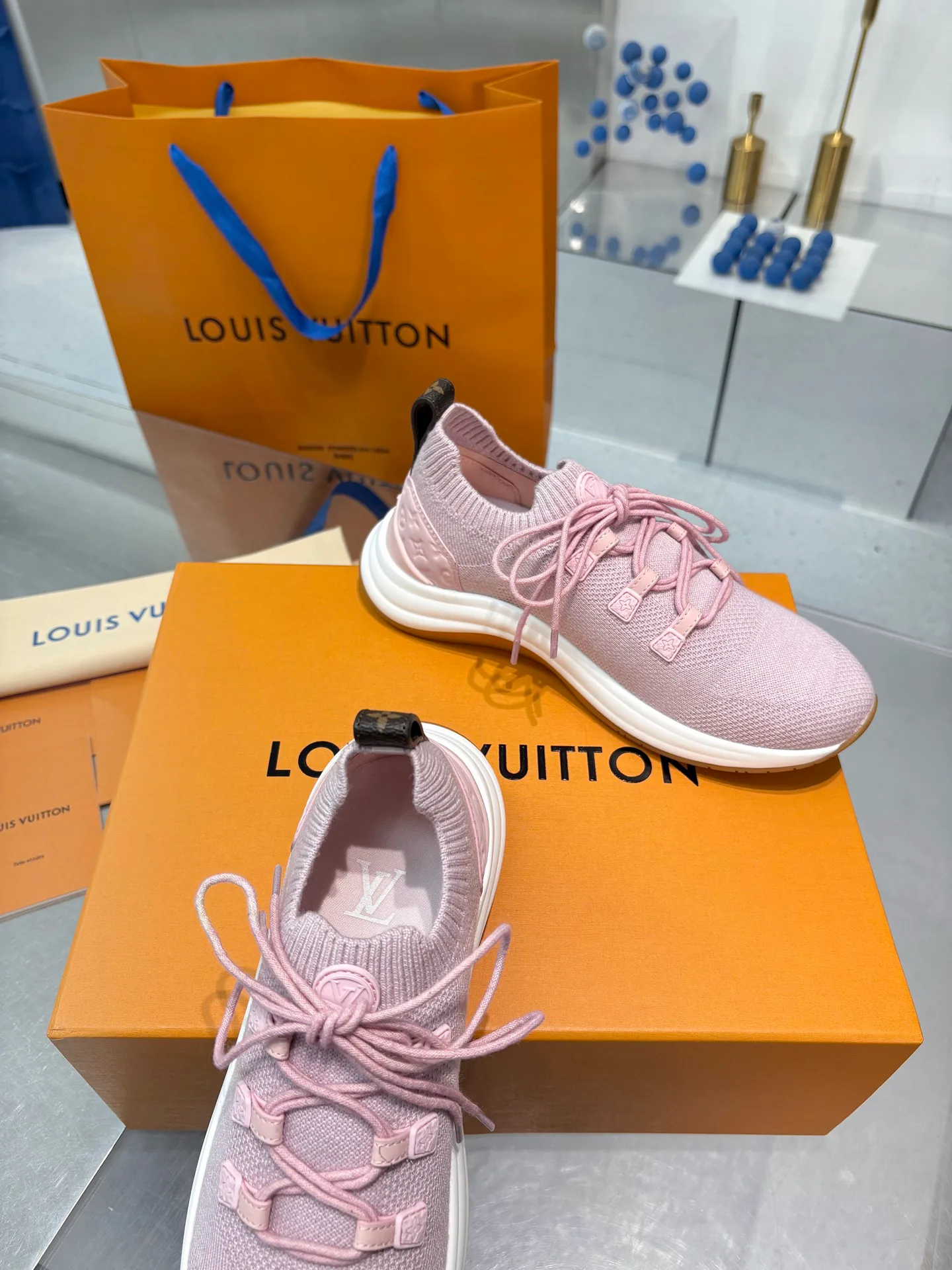 Women's Sneakers LOUIS VUITTON 18055137
