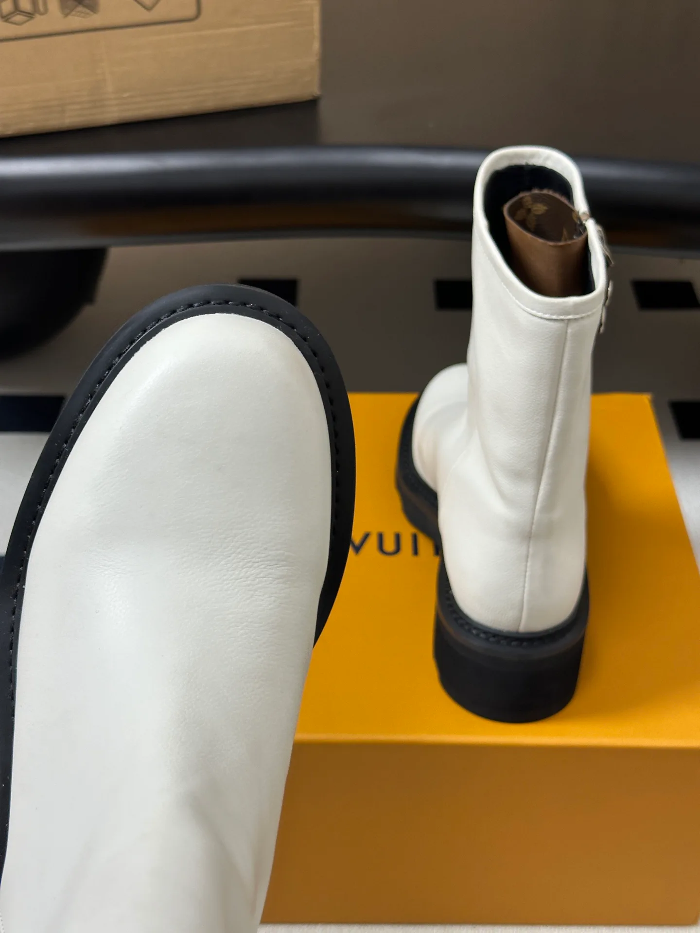 Women's Booties LOUIS VUITTON 18392527