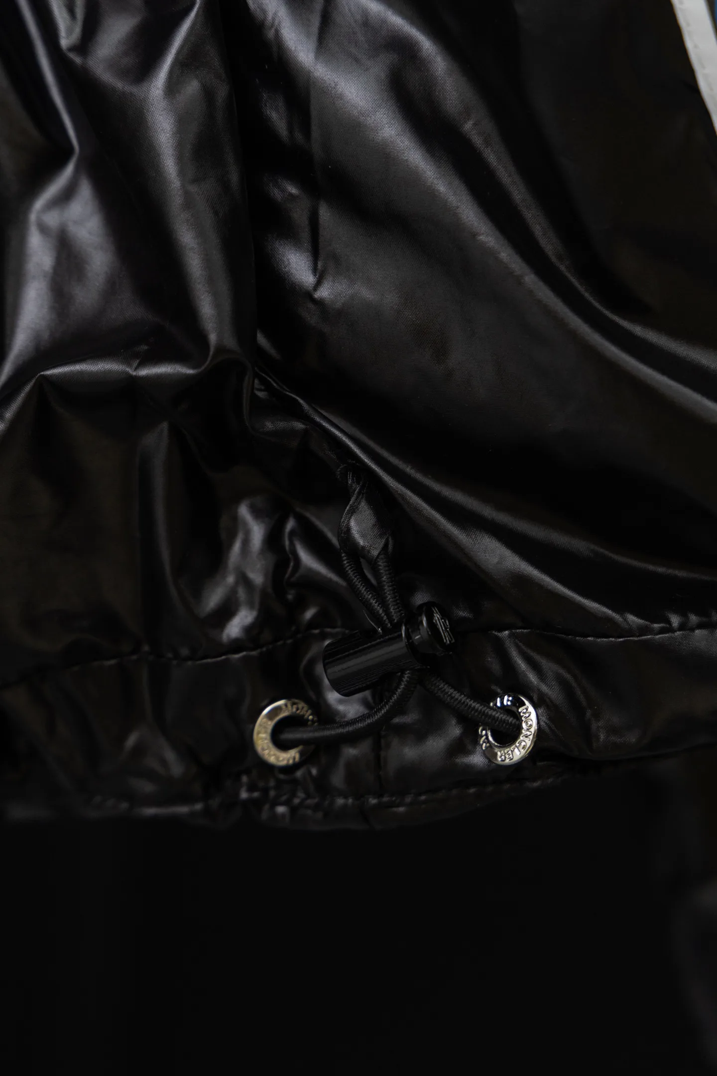 Women's Jackets And Down Jackets MONCLER 18507206