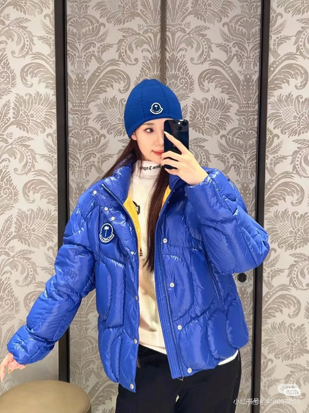 Women's Jackets And Down Jackets MONCLER 18044436