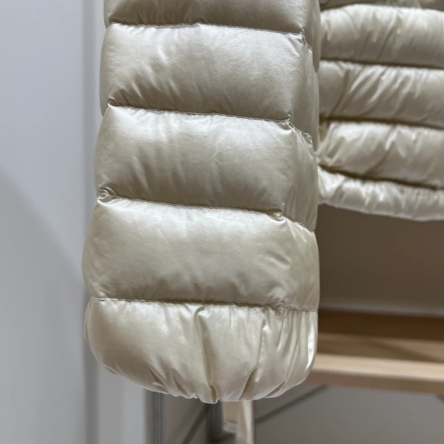 Women's Jackets And Down Jackets MONCLER 17812071