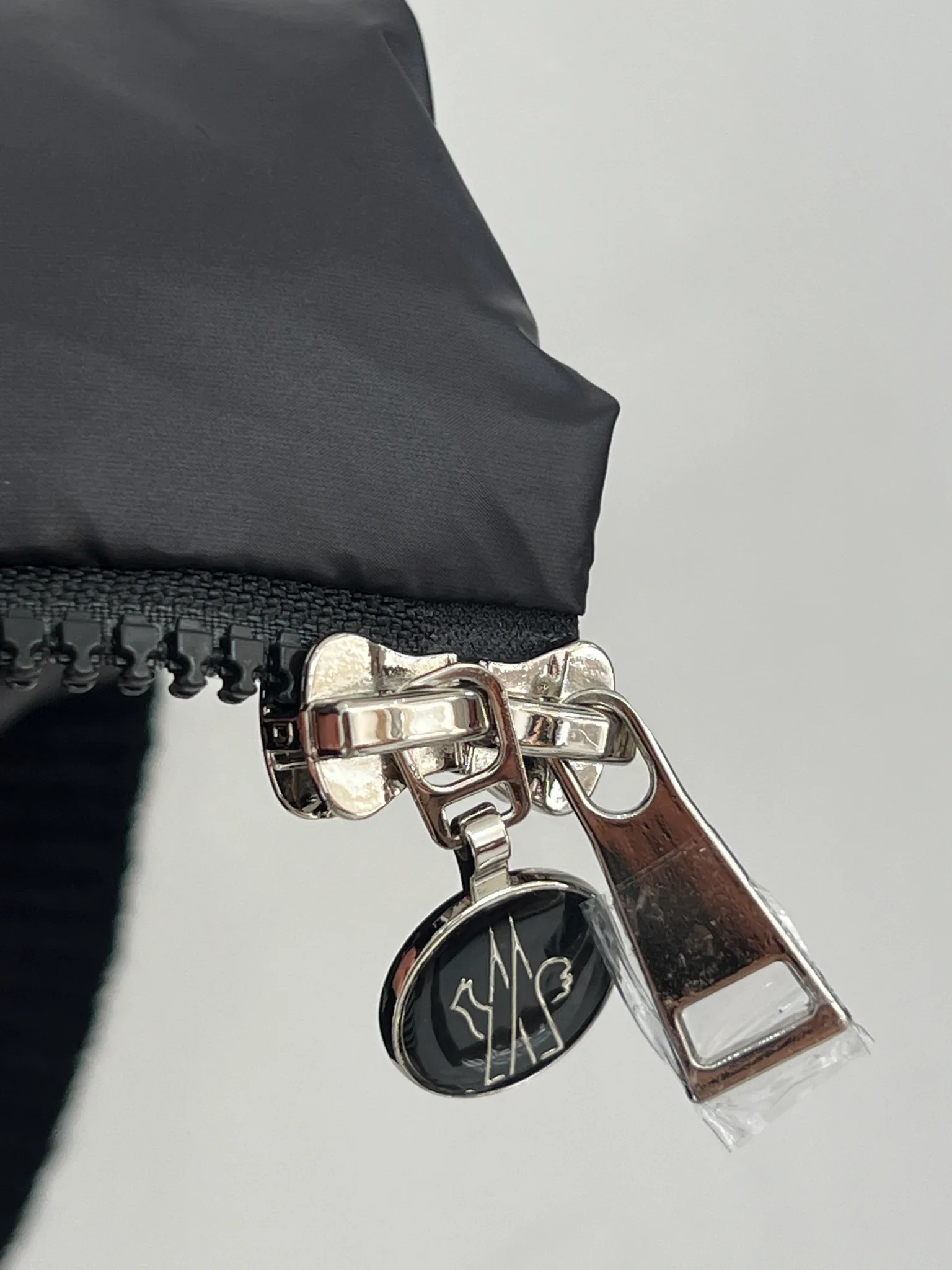 Women's Jackets And Down Jackets MONCLER 18416277