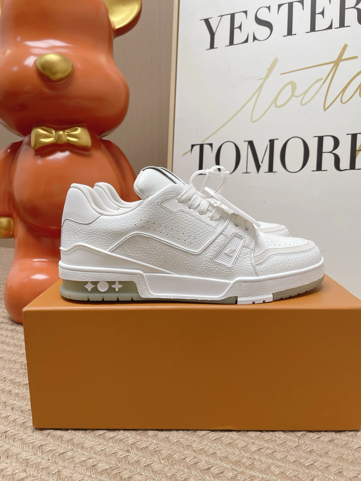 Women's Sneakers LOUIS VUITTON 17785309