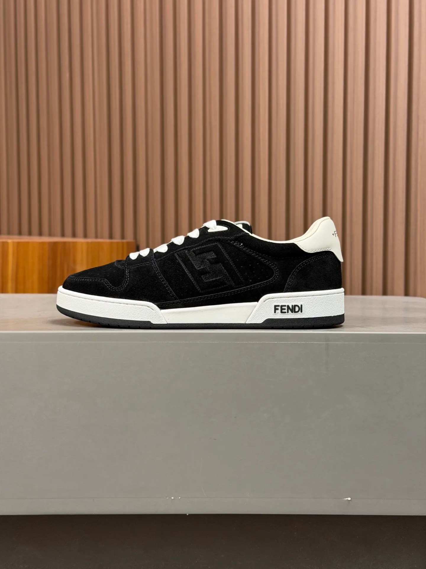 Women's Sneakers FENDI 18116585