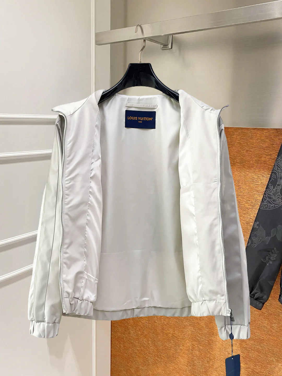 Куртки И Пуховики Женские Louis Vuitton 18614691