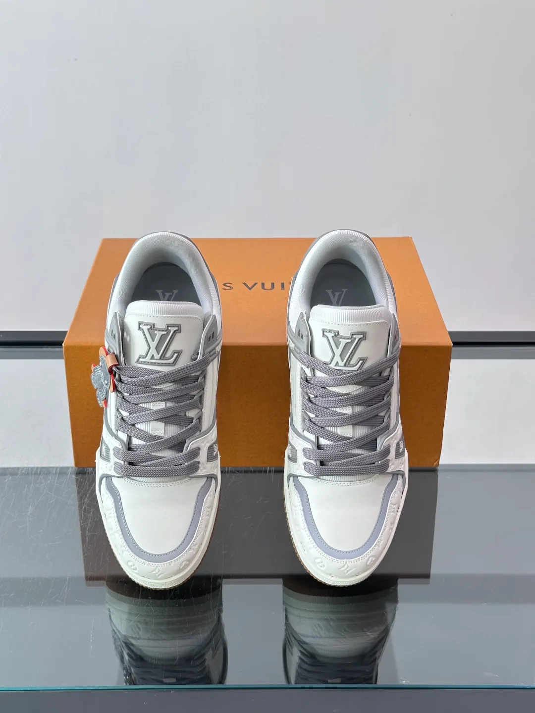 Women's Sneakers LOUIS VUITTON 18102724