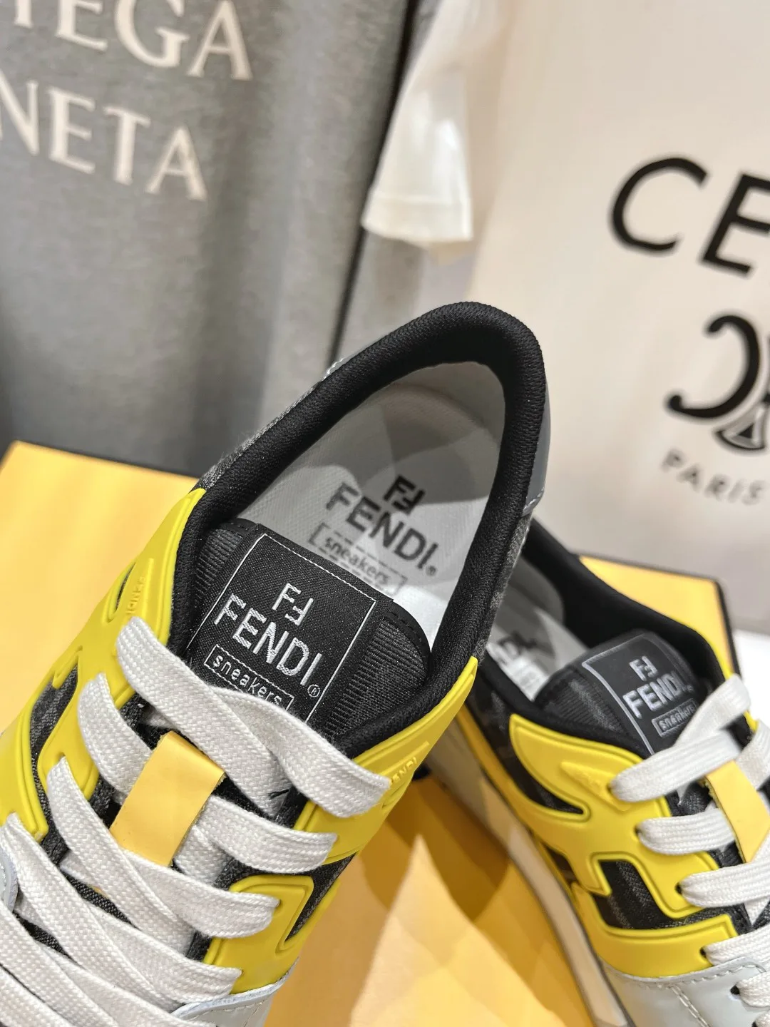 Women's Sneakers FENDI 17908439
