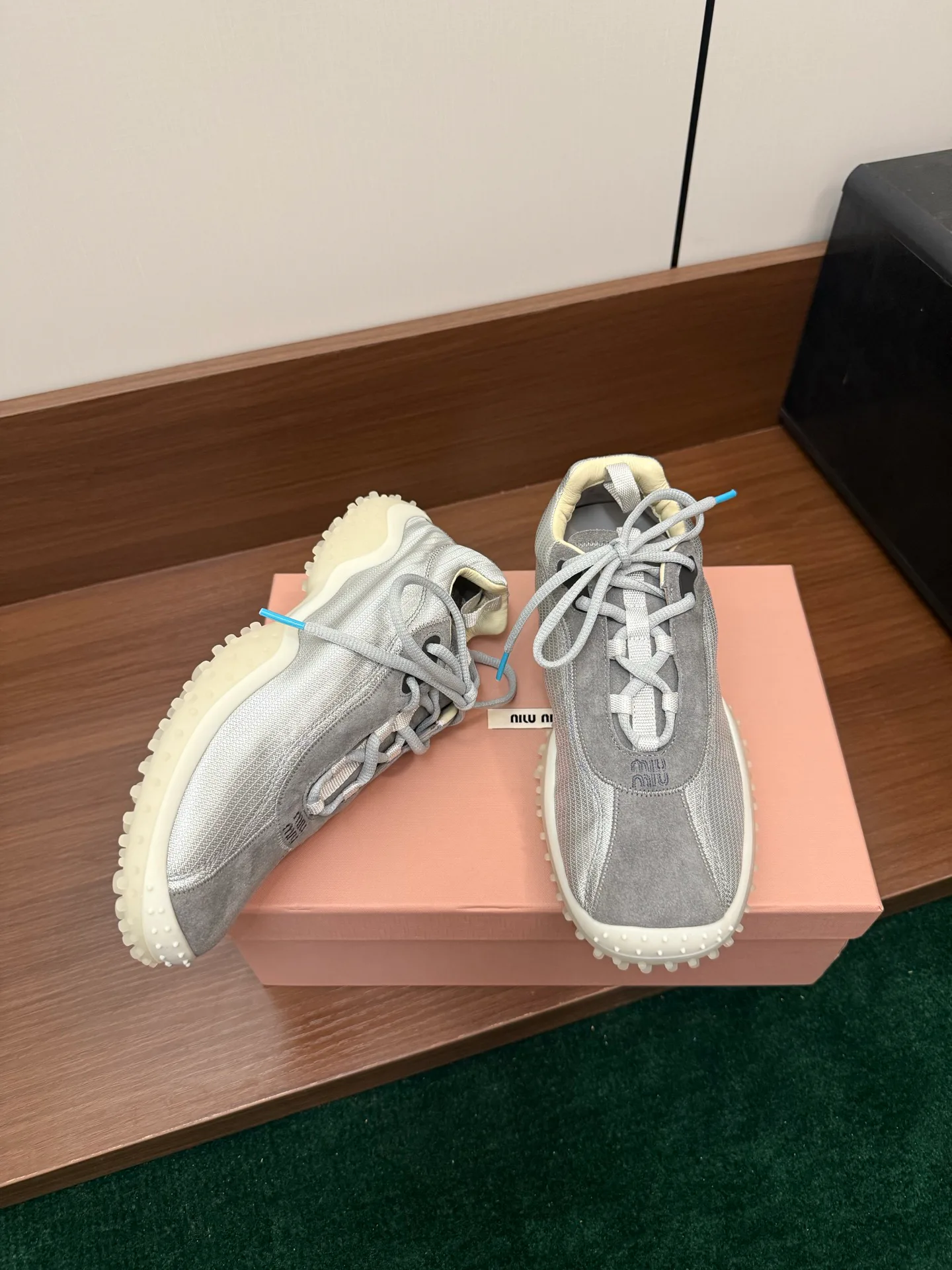 Women's Sneakers MIU MIU 18042056