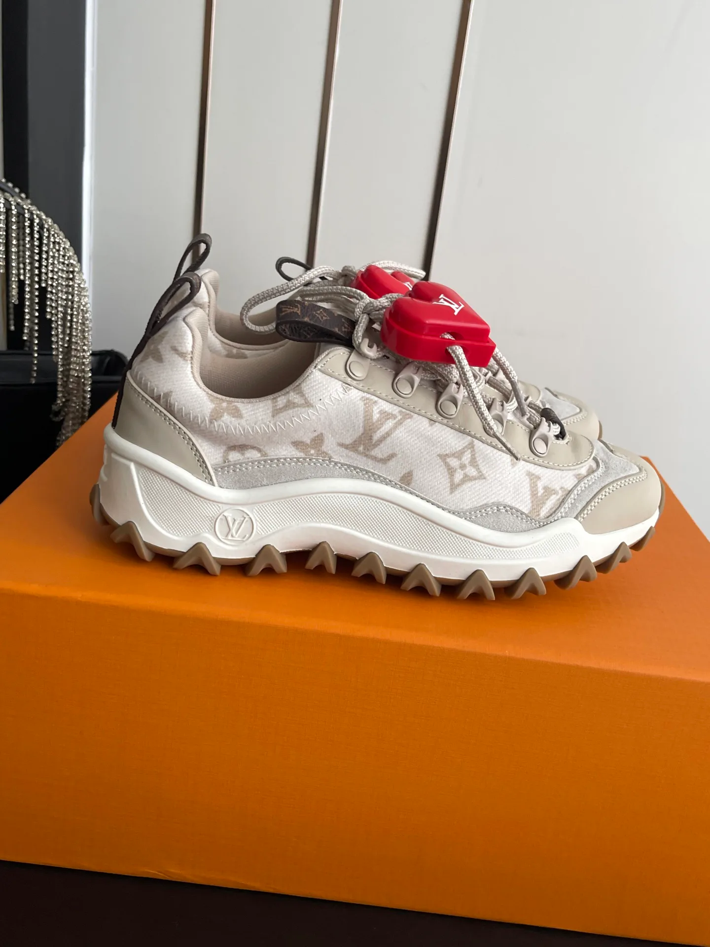 Women's Sneakers LOUIS VUITTON 17554377