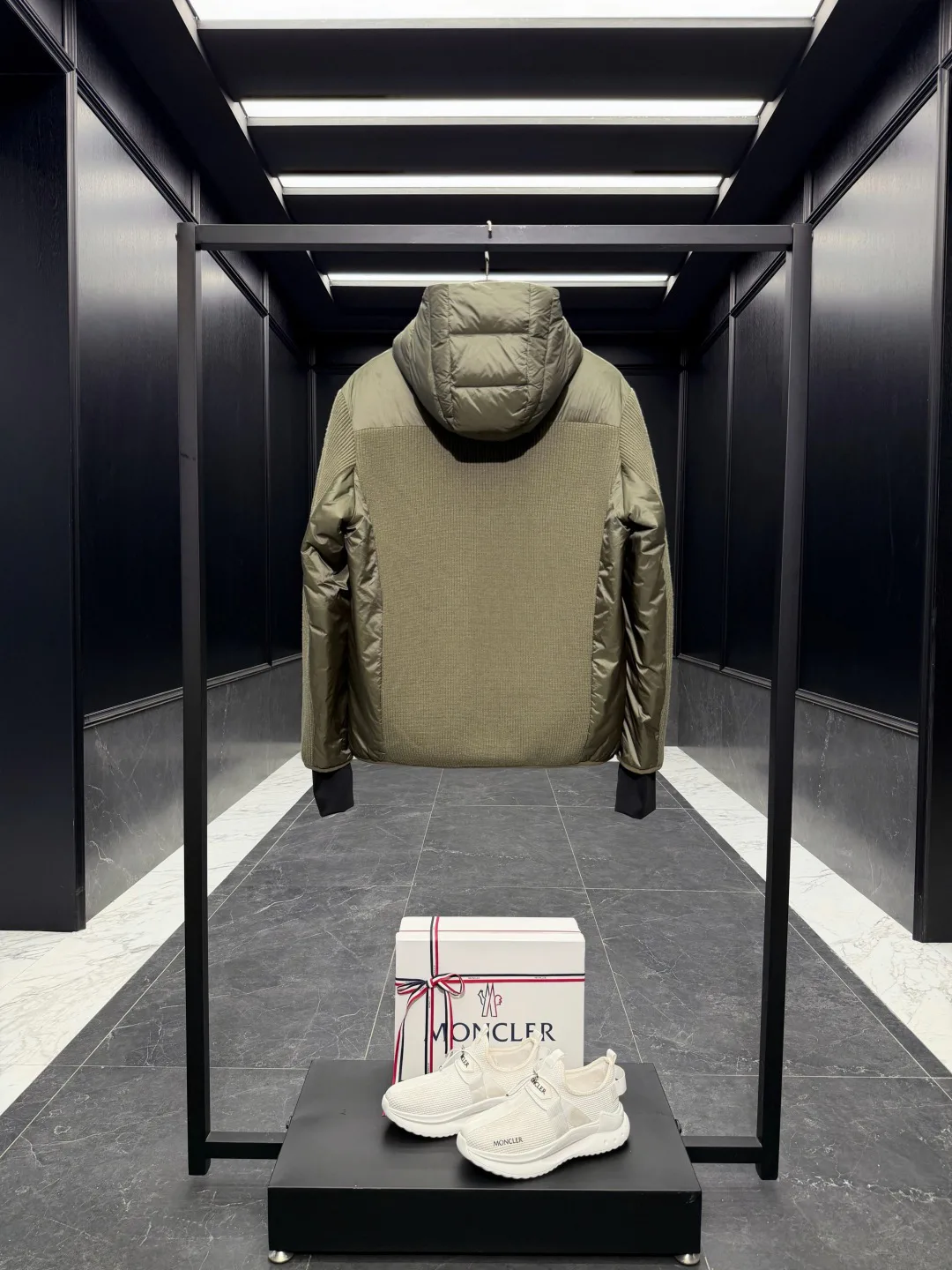 Men's Jackets And Down Jackets MONCLER 18416861