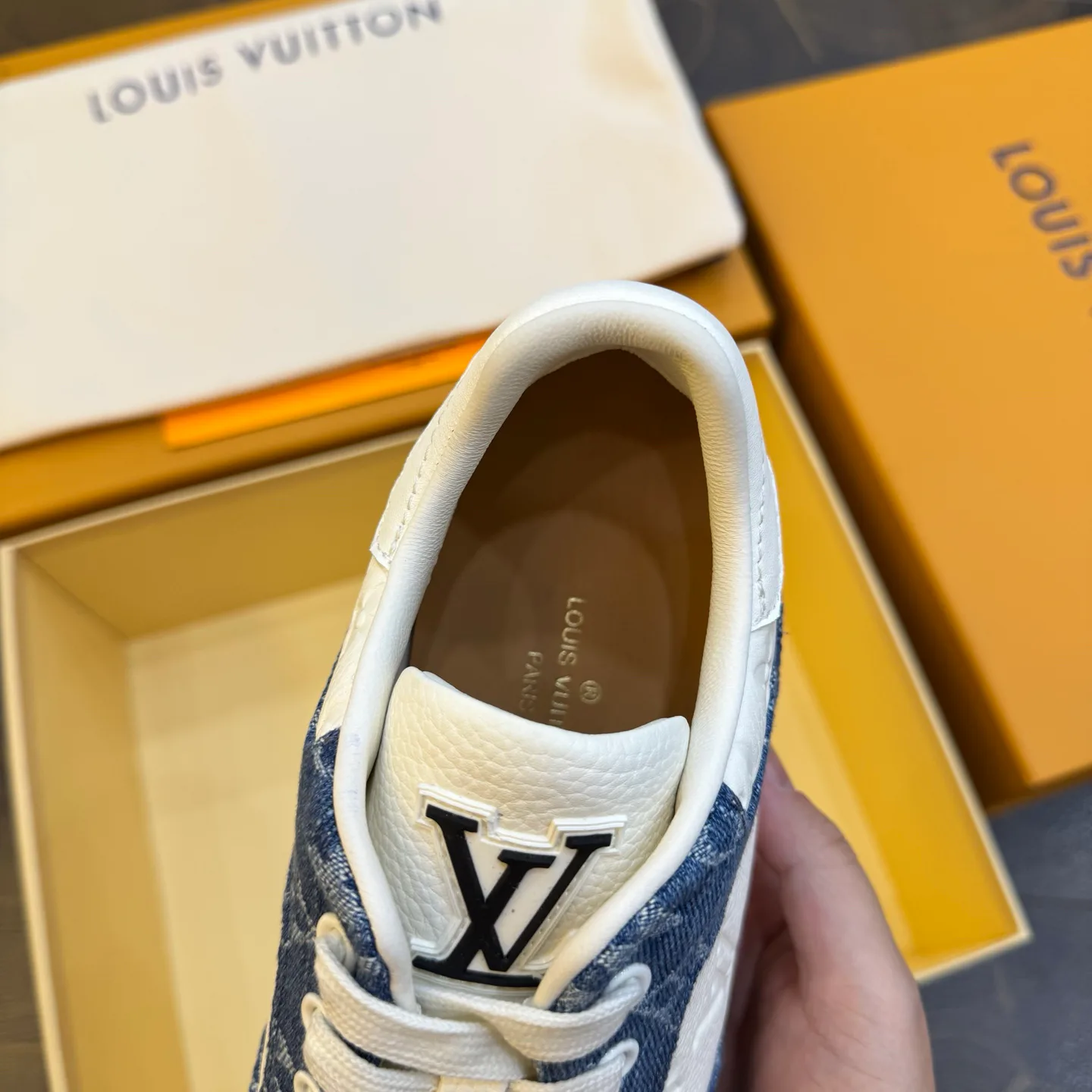 Men's Sneakers LOUIS VUITTON 17429009