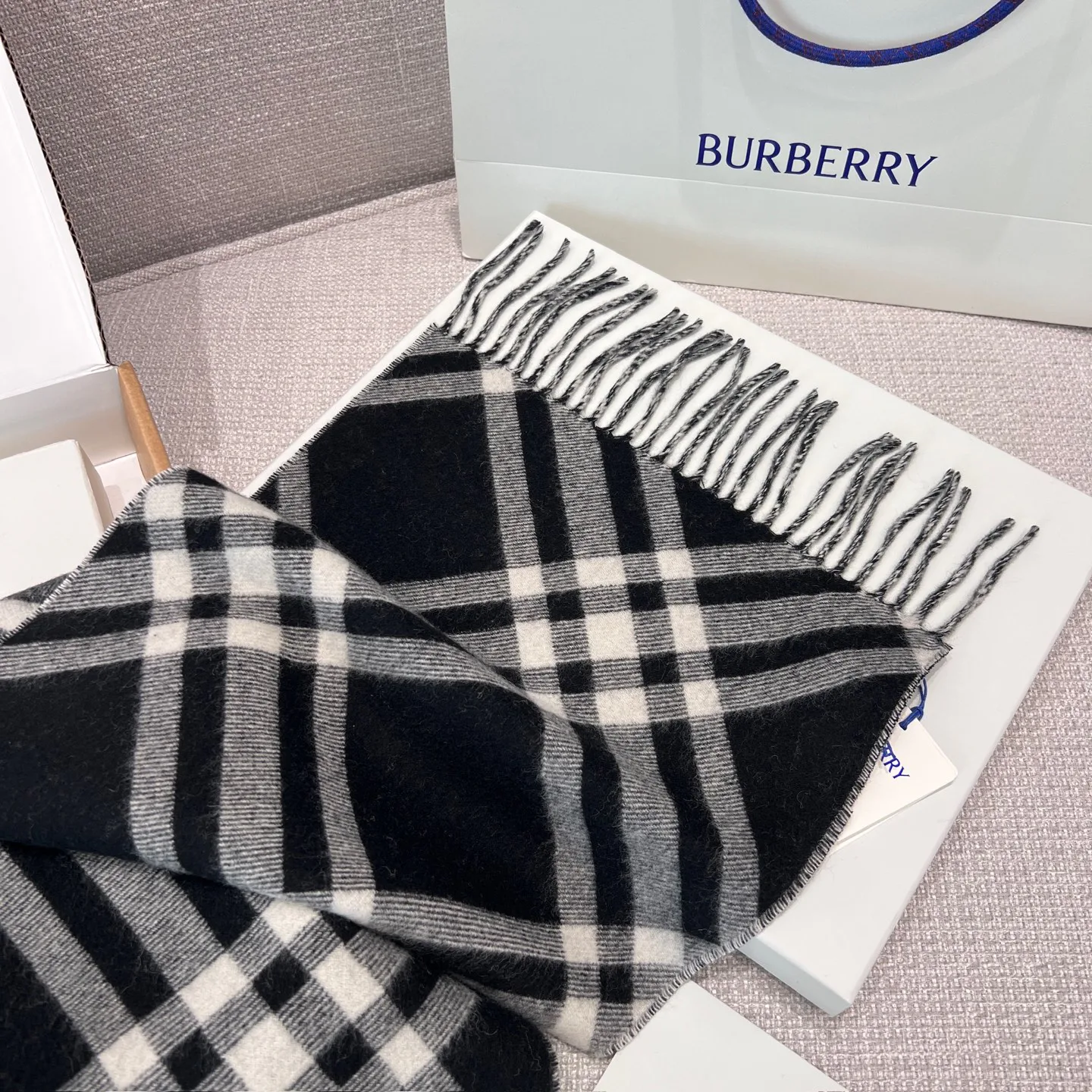 Scarves BURBERRY 17945515