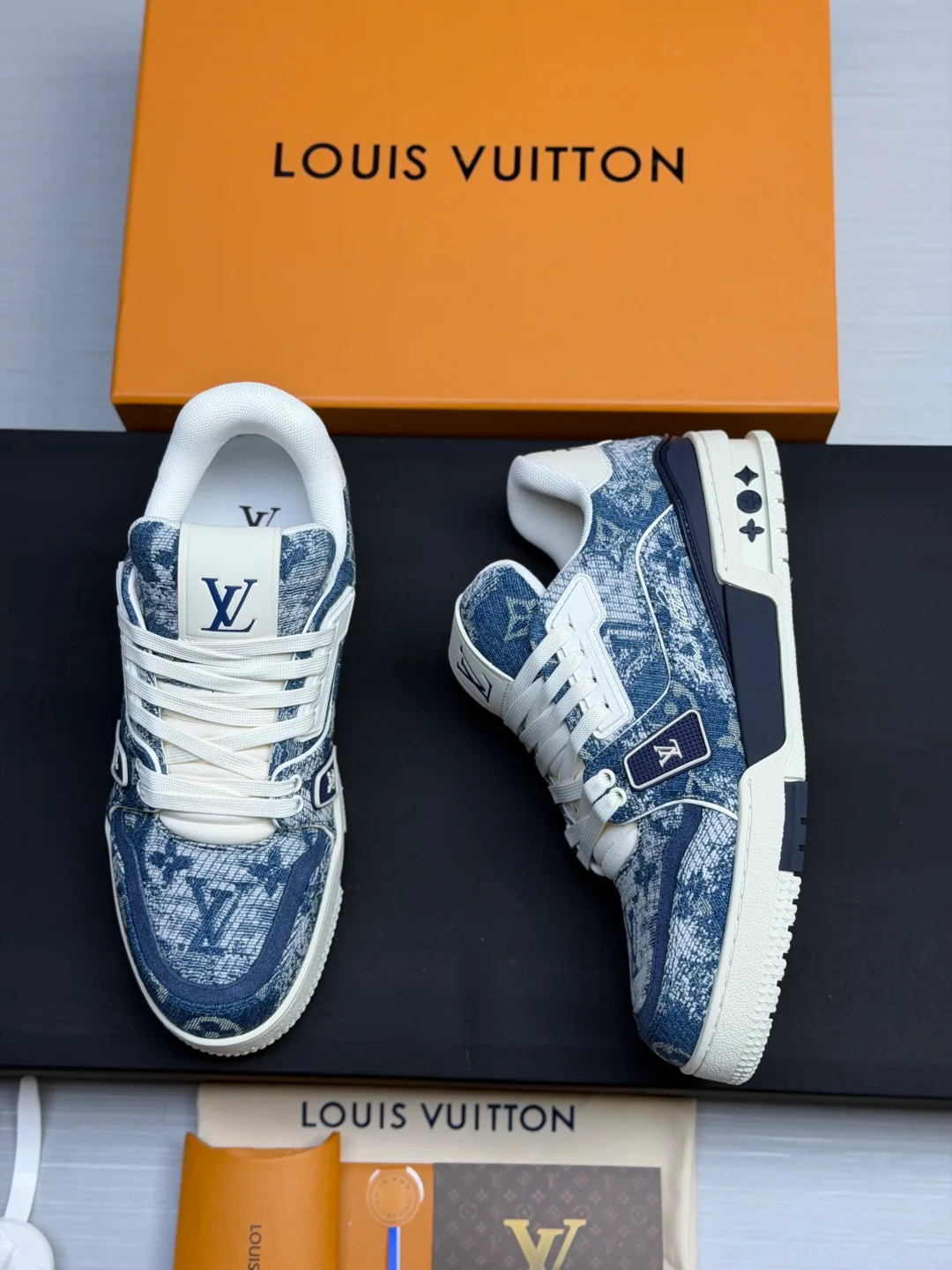 Women's Sneakers LOUIS VUITTON 17865117