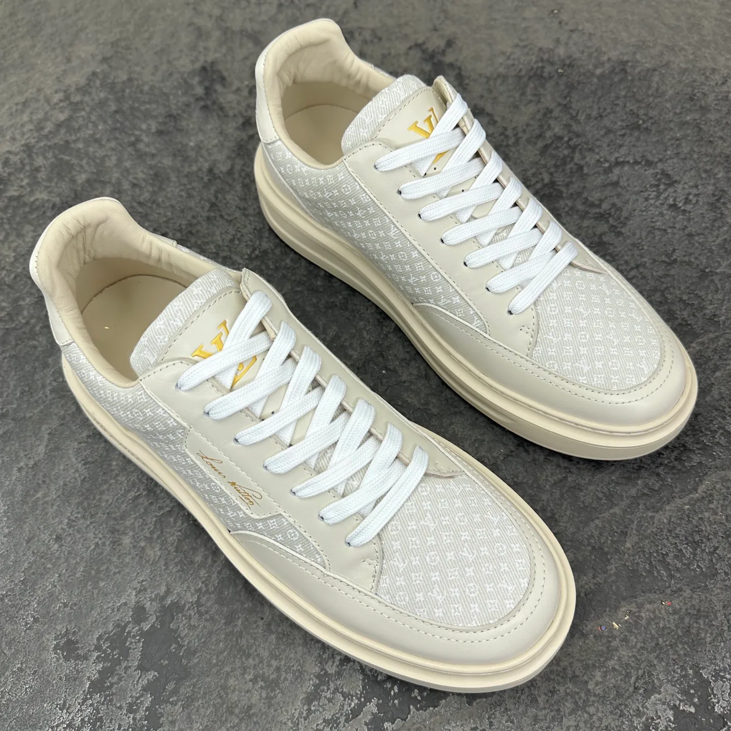 Men's Sneakers LOUIS VUITTON 18154147