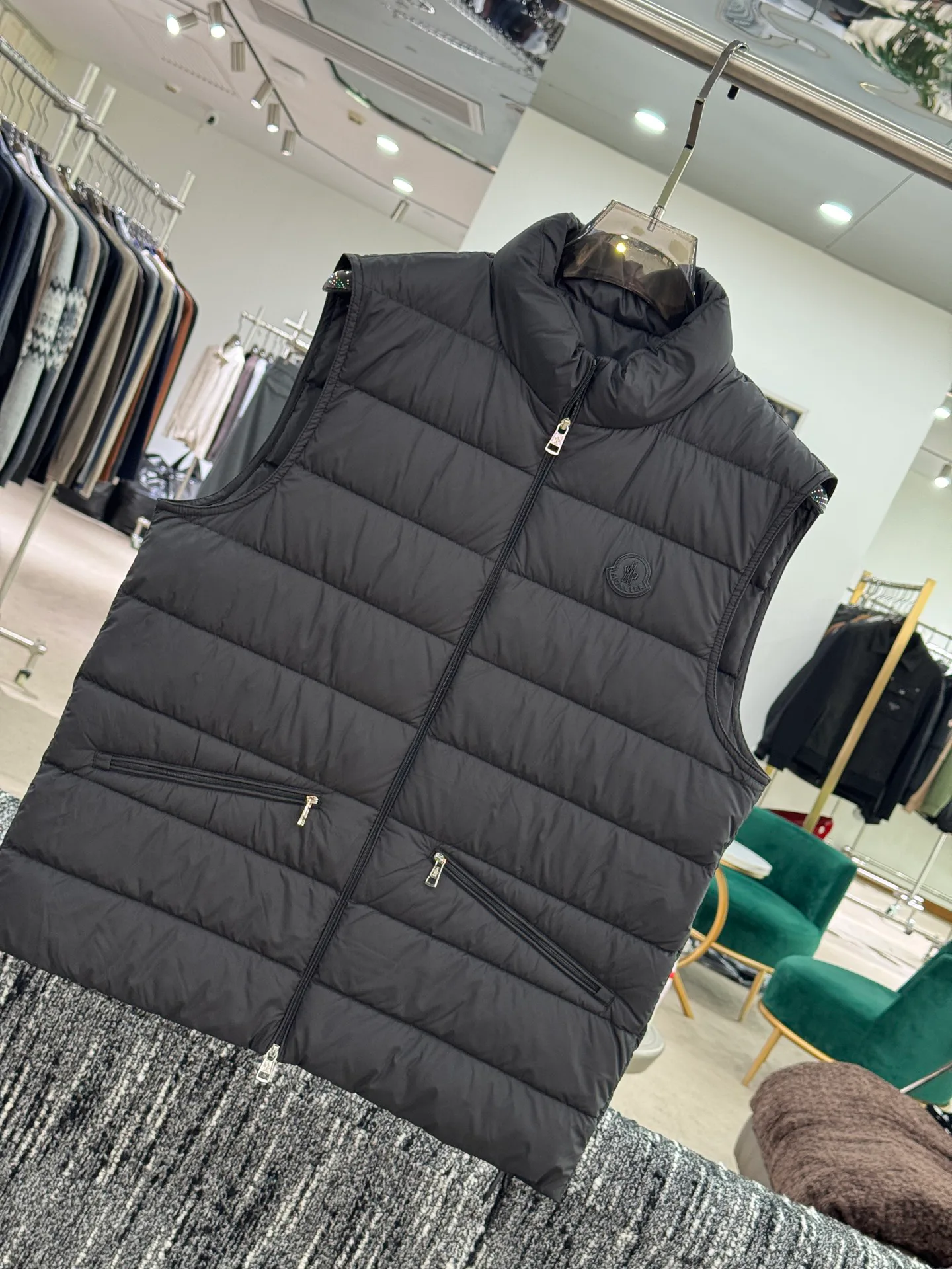 Men's Vests MONCLER 18084242