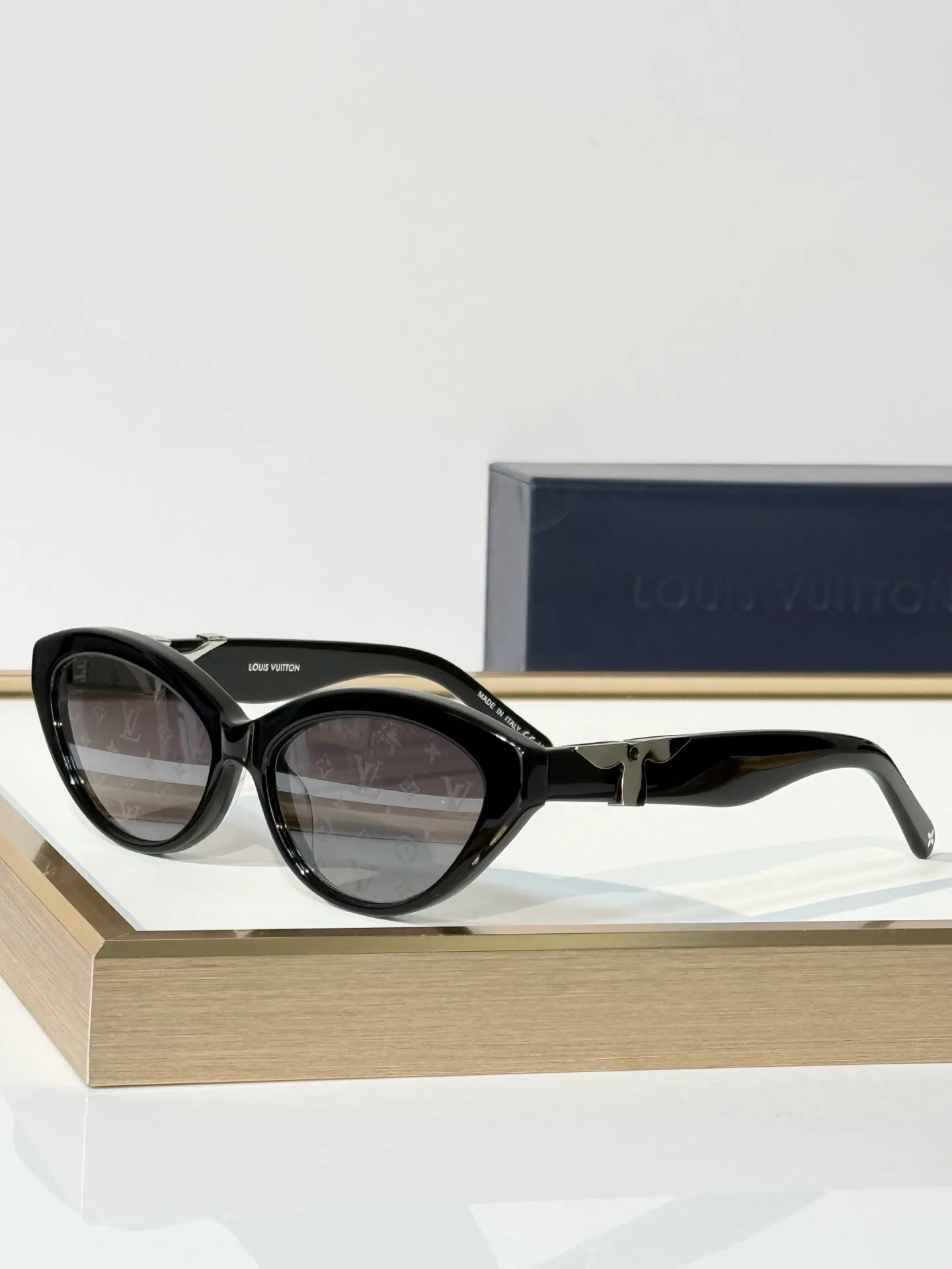 Glasses LOUIS VUITTON 18117698